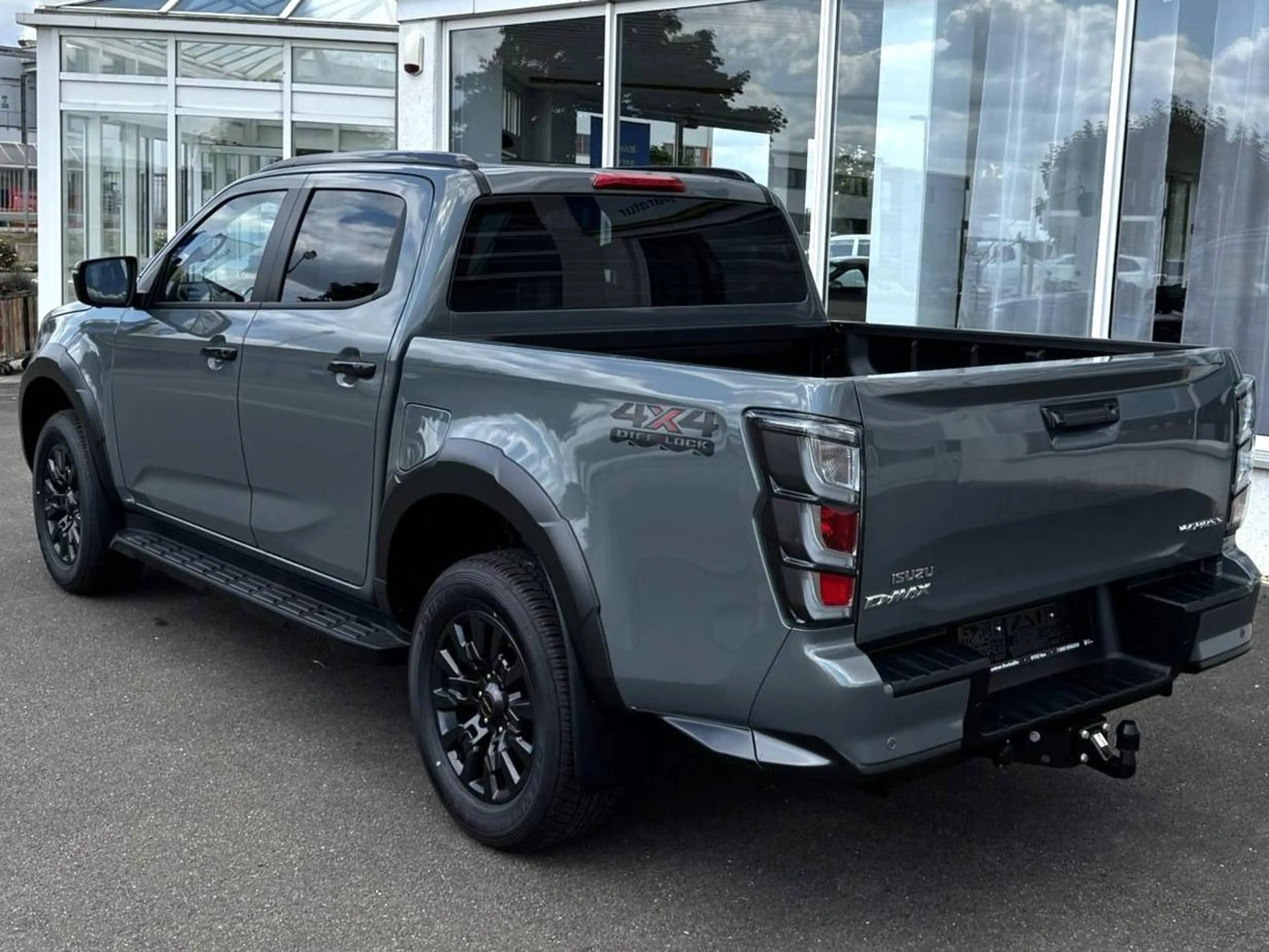 Isuzu D-Max 2026 V-Cross 2,2L AT 4X4 Rough Terrain Mode Inishmore Green — photo 2