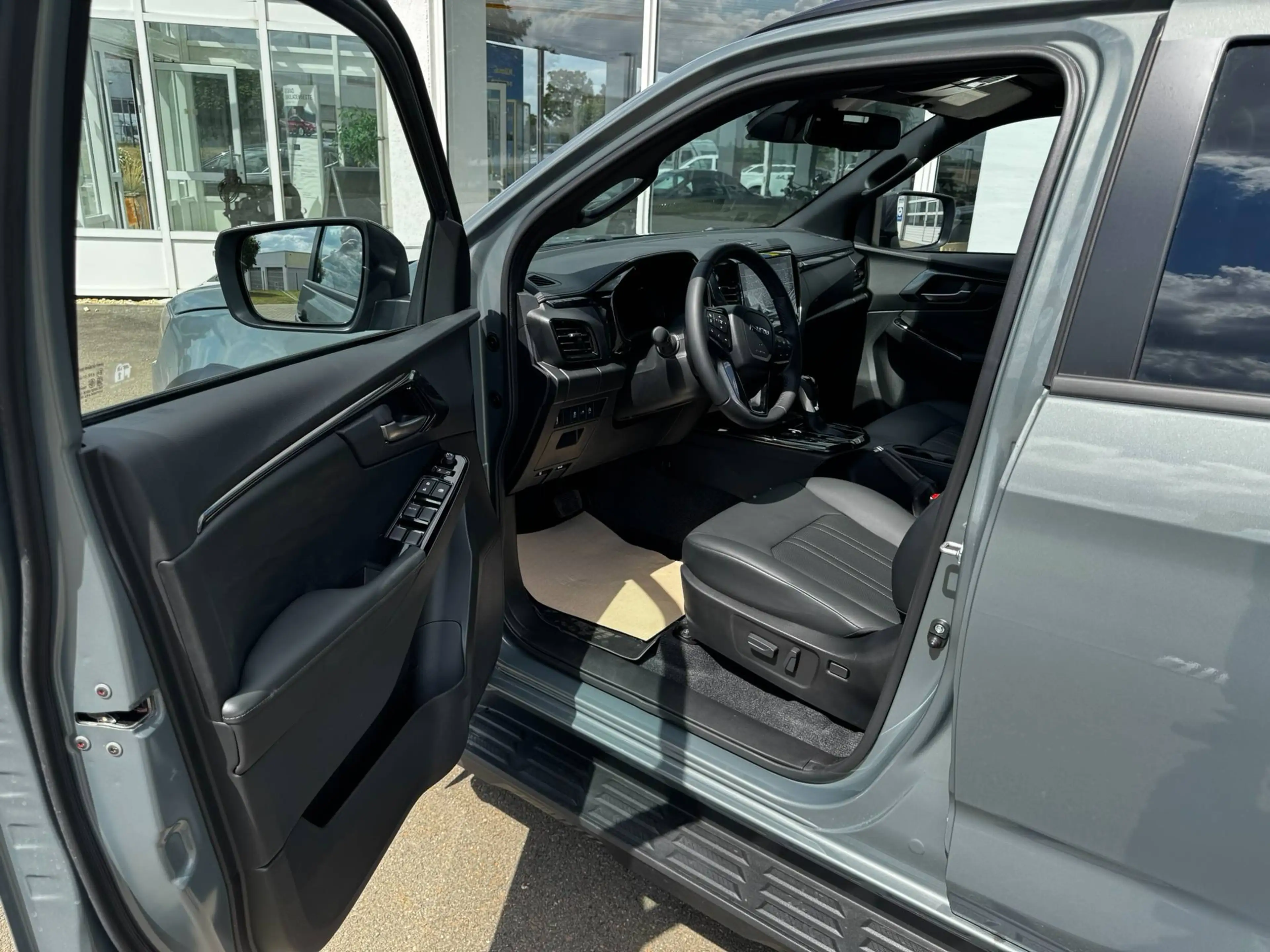 Isuzu D-Max 2026 V-Cross 2,2L AT 4X4 Rough Terrain Mode Inishmore Green — photo 14