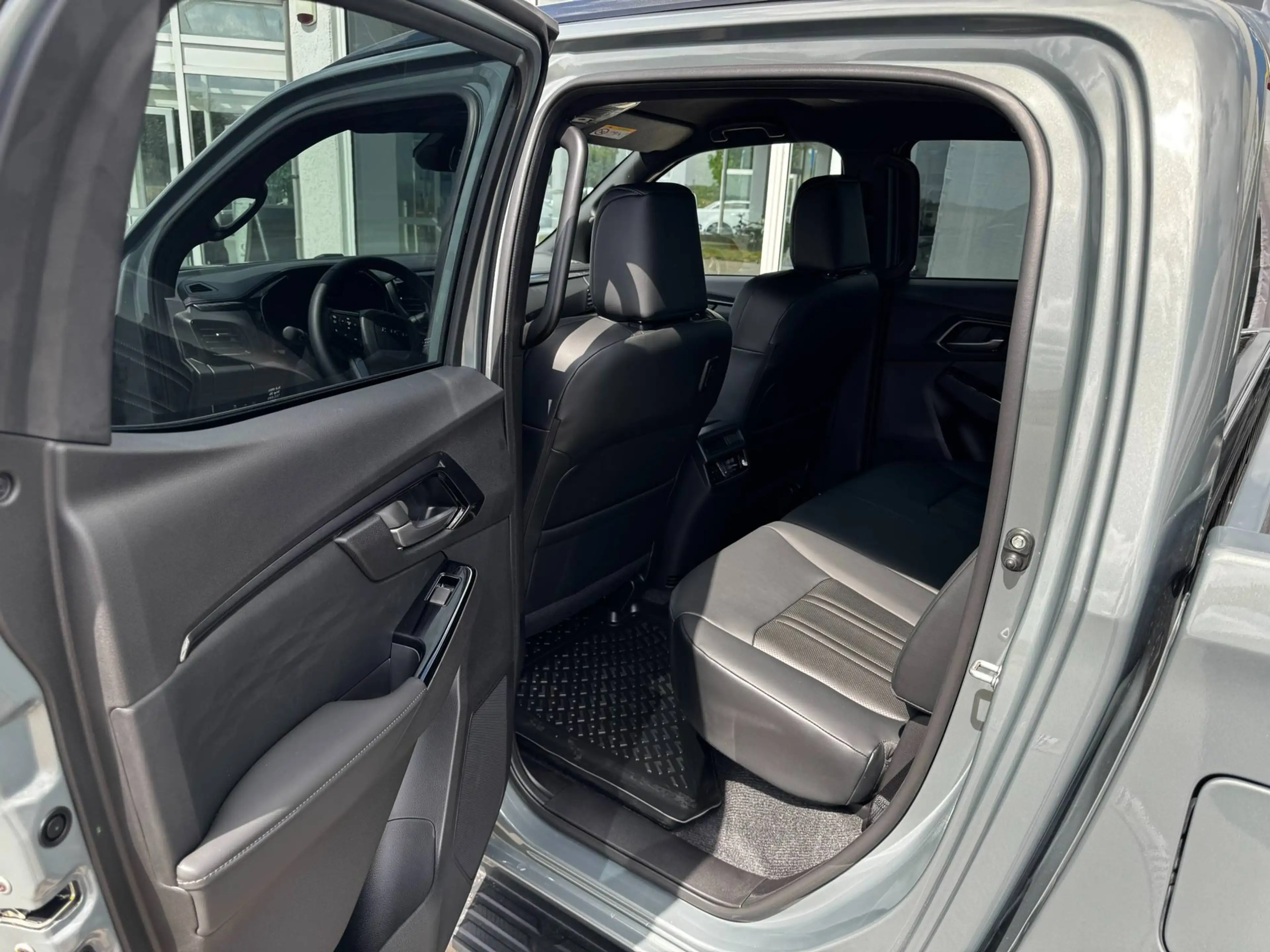 Isuzu D-Max 2026 V-Cross 2,2L AT 4X4 Rough Terrain Mode Inishmore Green — photo 15