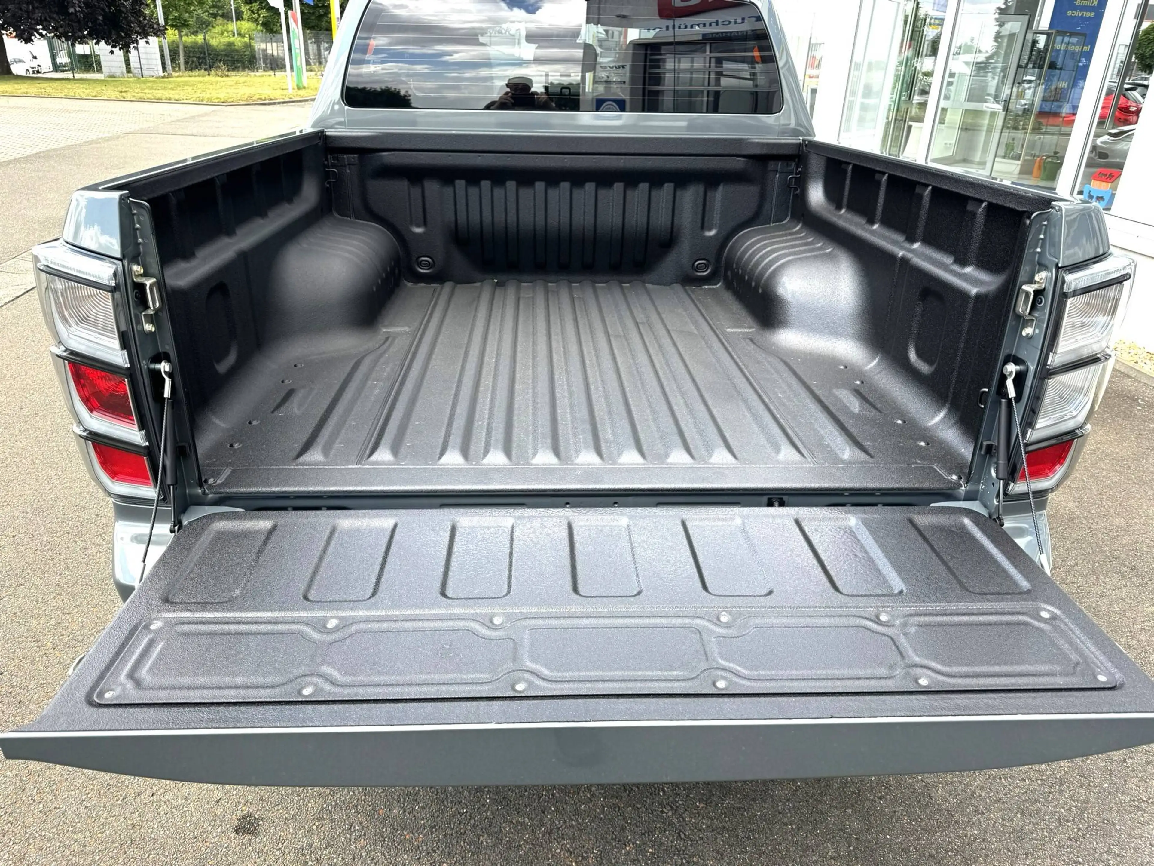Isuzu D-Max 2026 V-Cross 2,2L AT 4X4 Rough Terrain Mode Inishmore Green — photo 12