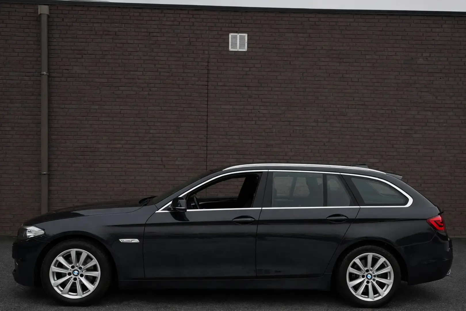 BMW 520 5-serie Touring 520i | Pano | Stoelverwarming | Le Grau - 2