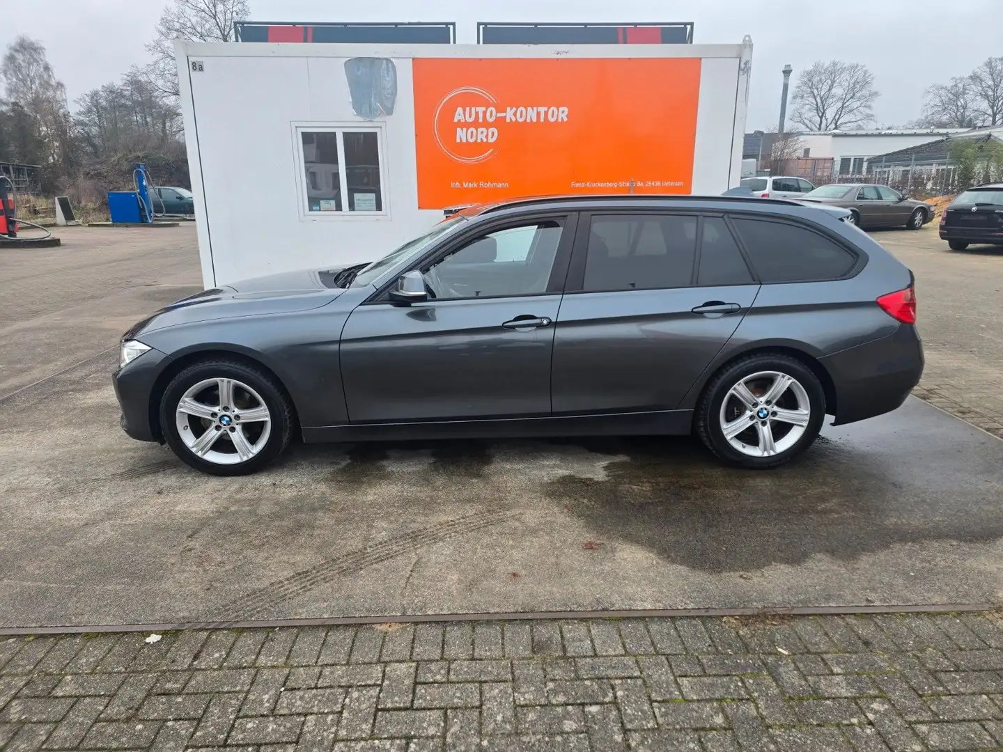 BMW 318 d Touring Automatik TÜV NEU DAB PANO Grau - 2
