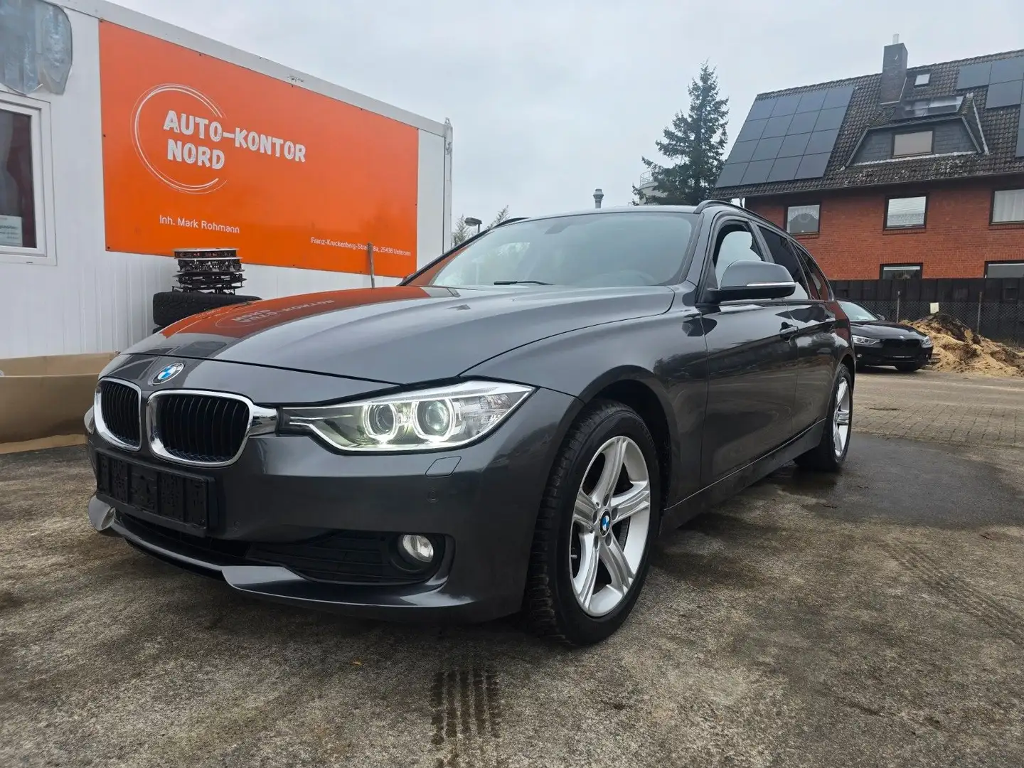 BMW 318 d Touring Automatik TÜV NEU DAB PANO Grau - 1