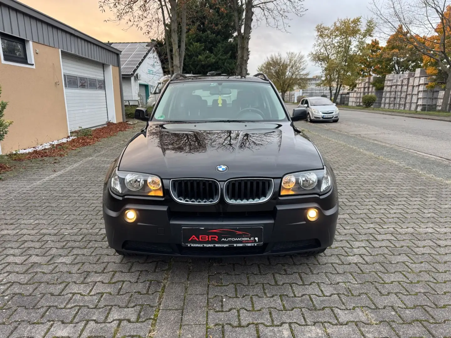 BMW X3 2.0d 4x4 Klima SHZ Top Zustand Isofix Schwarz - 2