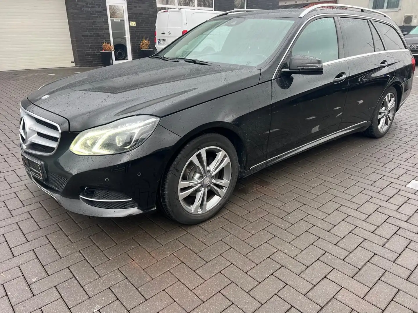 Mercedes-Benz E 220 E -Klasse T-Modell E 220 BlueTec Fekete - 1