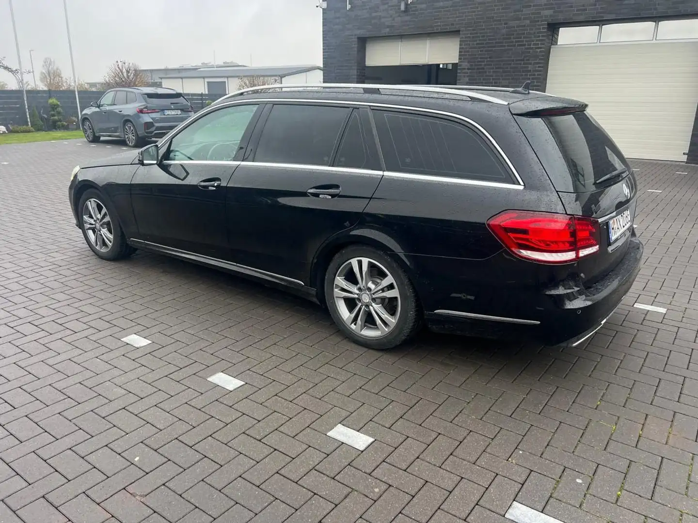 Mercedes-Benz E 220 E -Klasse T-Modell E 220 BlueTec Fekete - 2