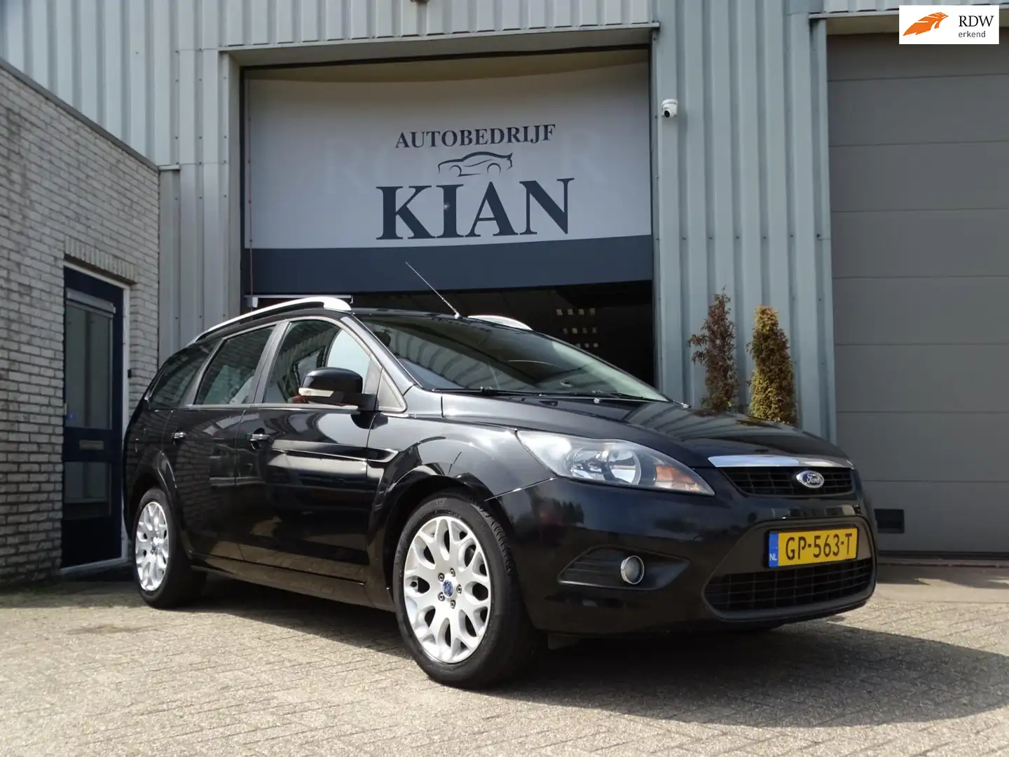 Ford Focus Wagon 1.6-16V Futura Zwart - 1
