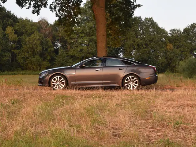 Jaguar XJ 3.0 D R-Sport - Tempest Grey - 260.537km - Y2017