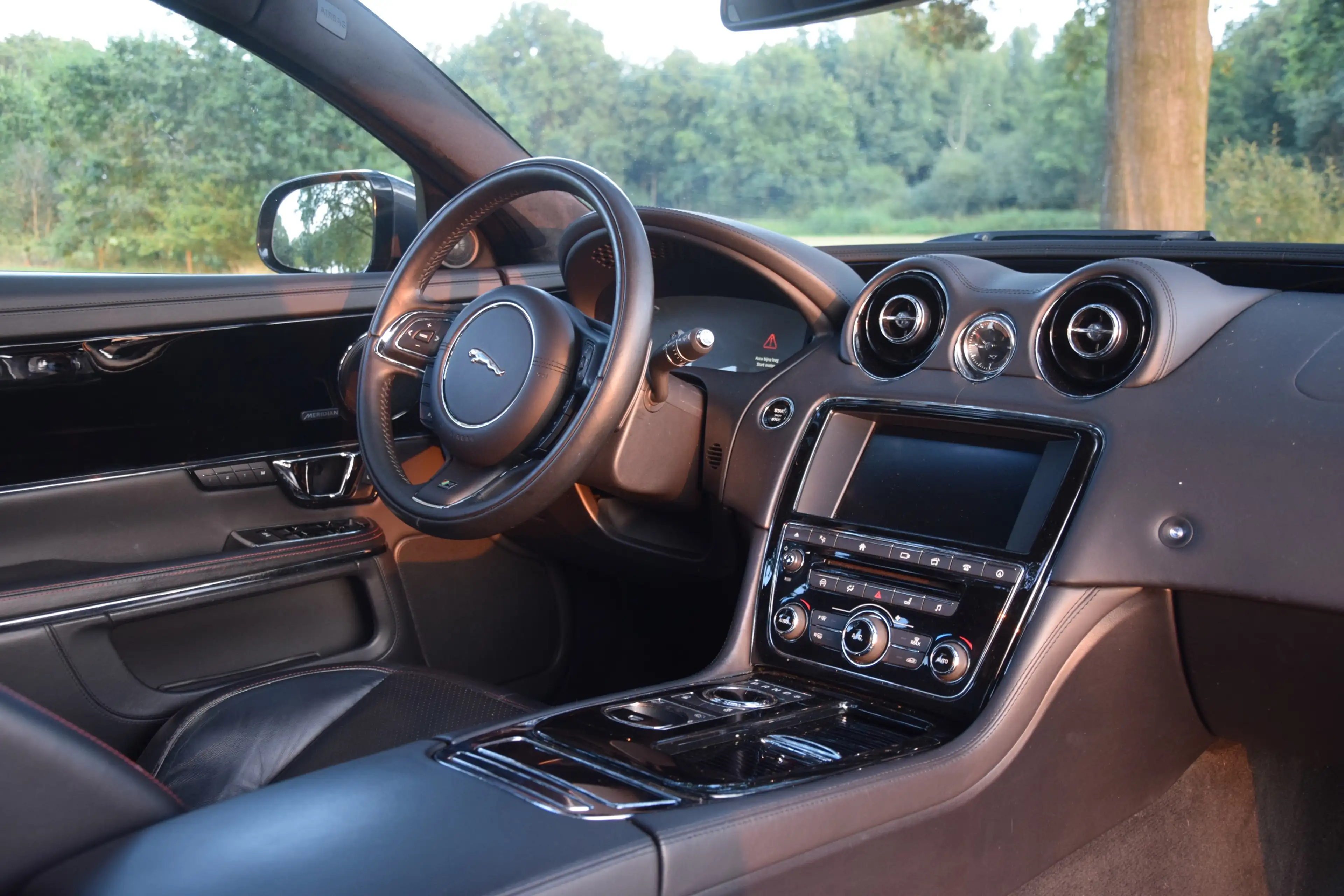 Jaguar XJ 3.0 D R-Sport - Tempest Grey - 260.537km - Y2017 — photo 2