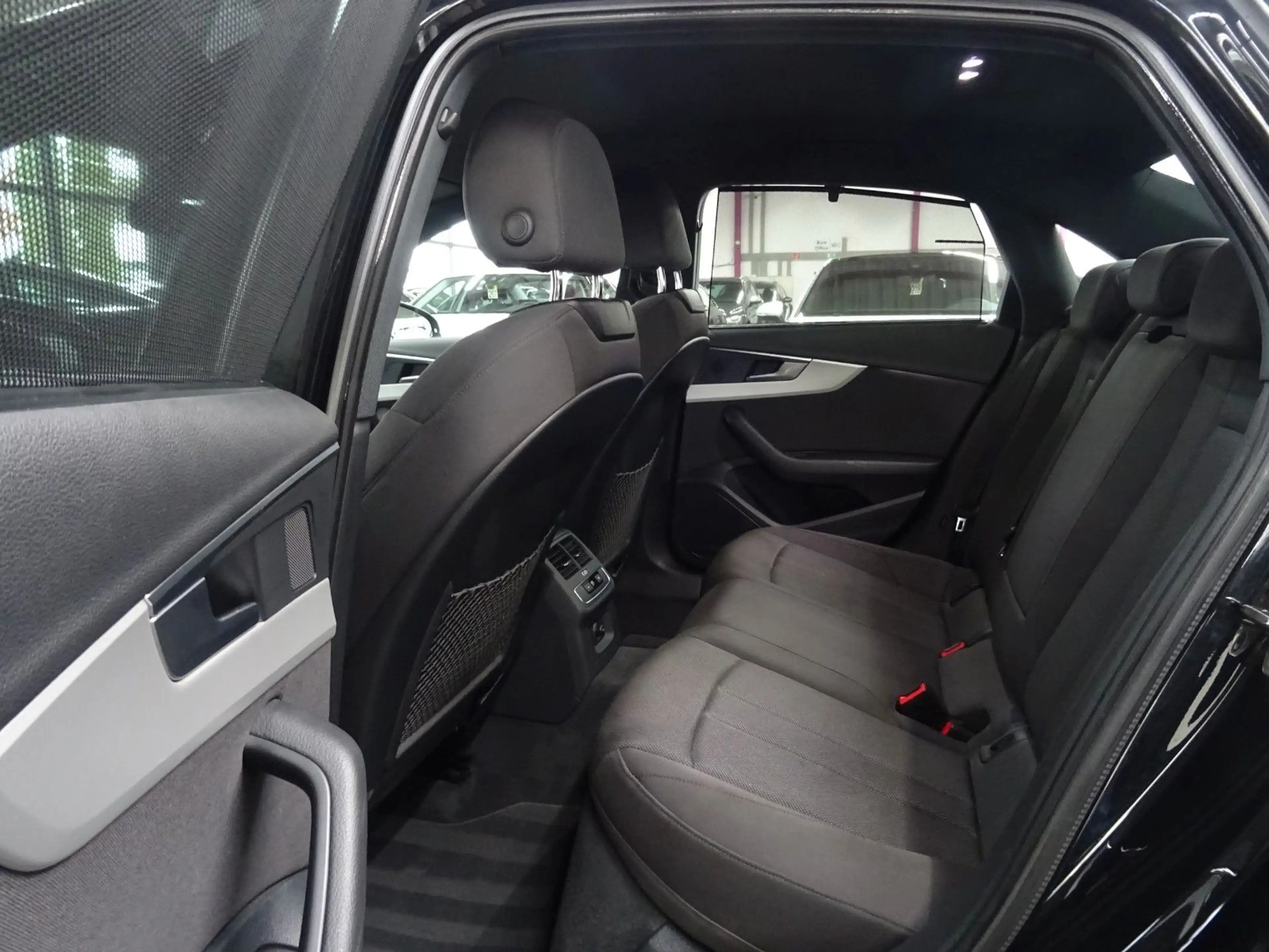 Audi A4 40 2.0 TDI*OPTIK PAKET*AUDI ANSCHLUßGARANTIE — photo 11