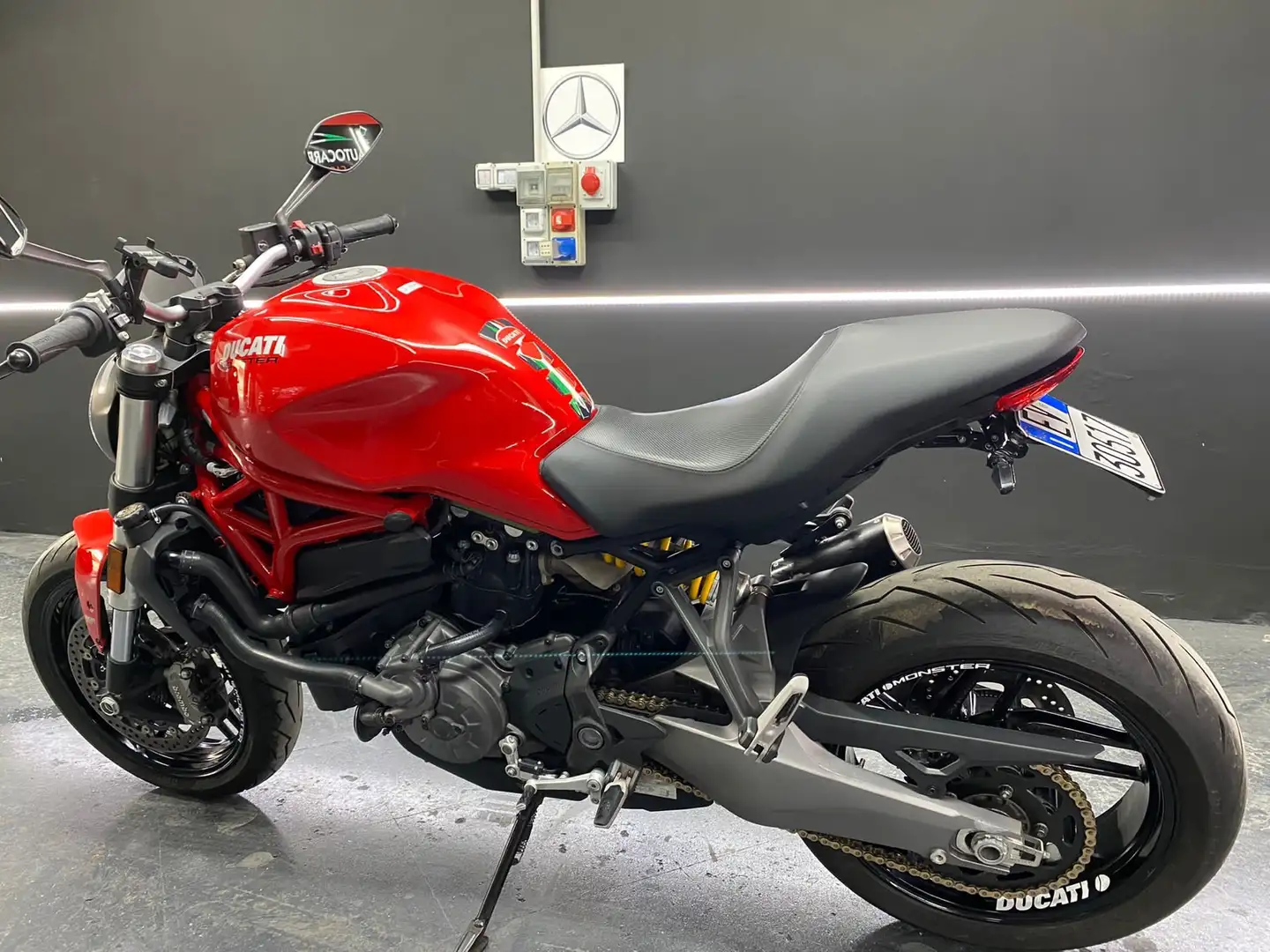 Ducati Monster 821 red Czerwony - 1