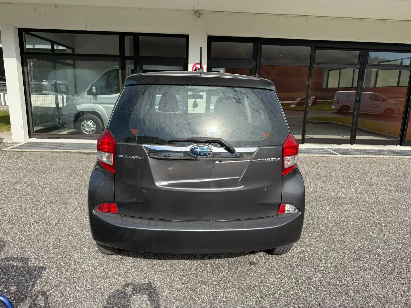 Subaru Trezia Trezia 1.3i L Trend 6mt Silber - 2