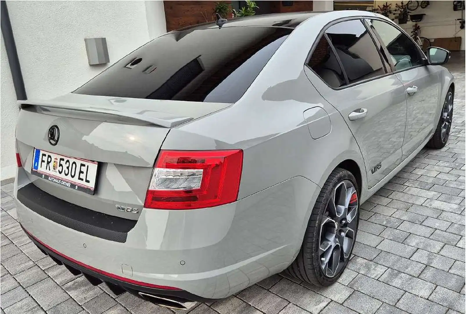 Skoda Octavia Octavia RS 2,0 TSI Green tec Green Grau - 2