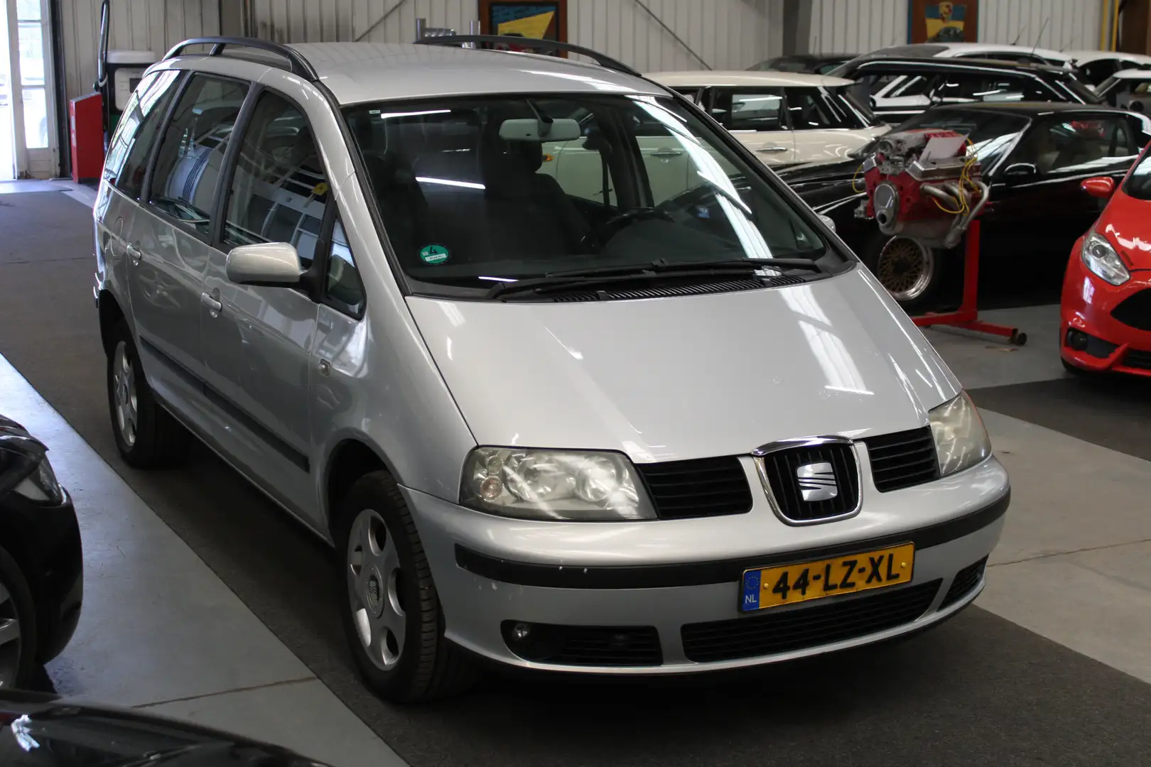 SEAT Alhambra 2.8 V6 Signo Airco, Trekhaak, Stuurbekrachtiging Grigio - 2