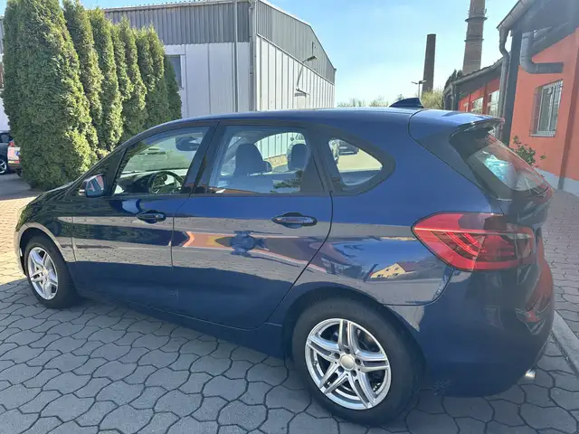 BMW 2 Series view 6
