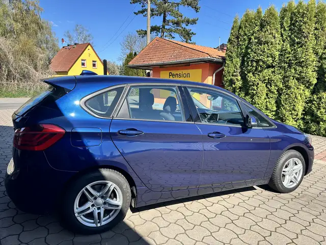 BMW 2 Series view 4