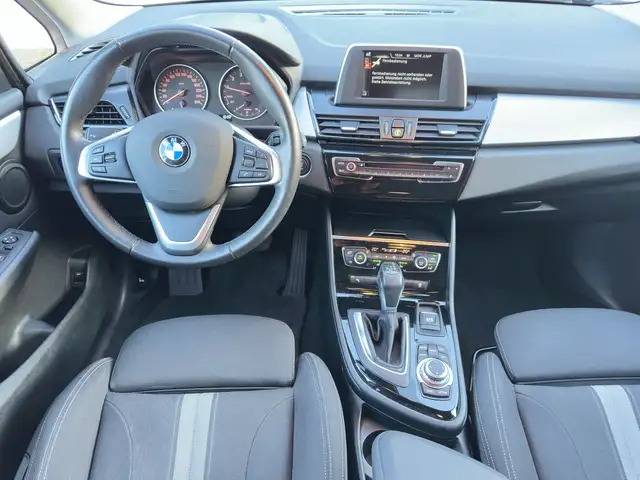 BMW 2 Series view 9