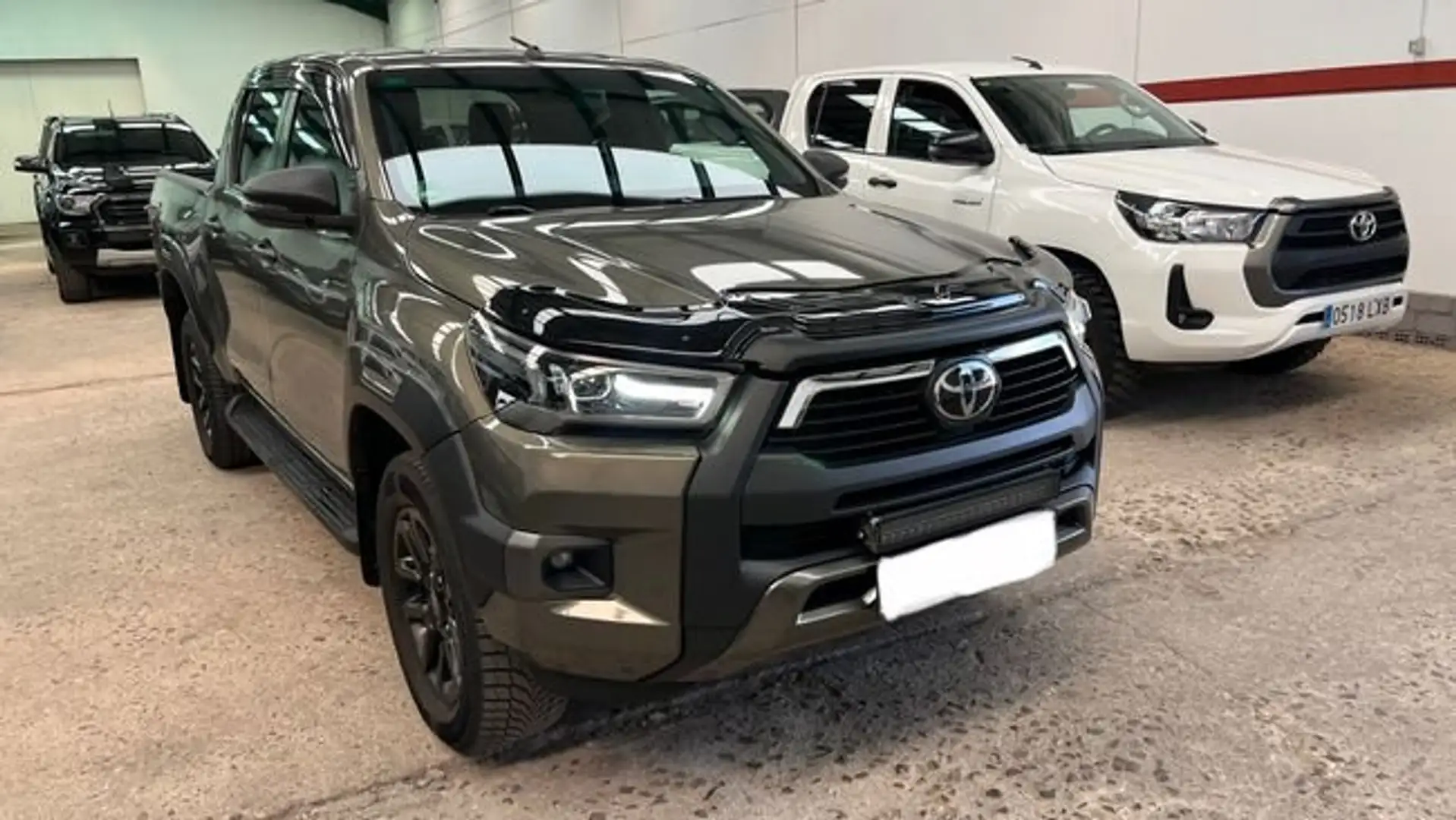 Toyota Hilux 2.8 D4D C. Doble Invincible AT Verde - 2