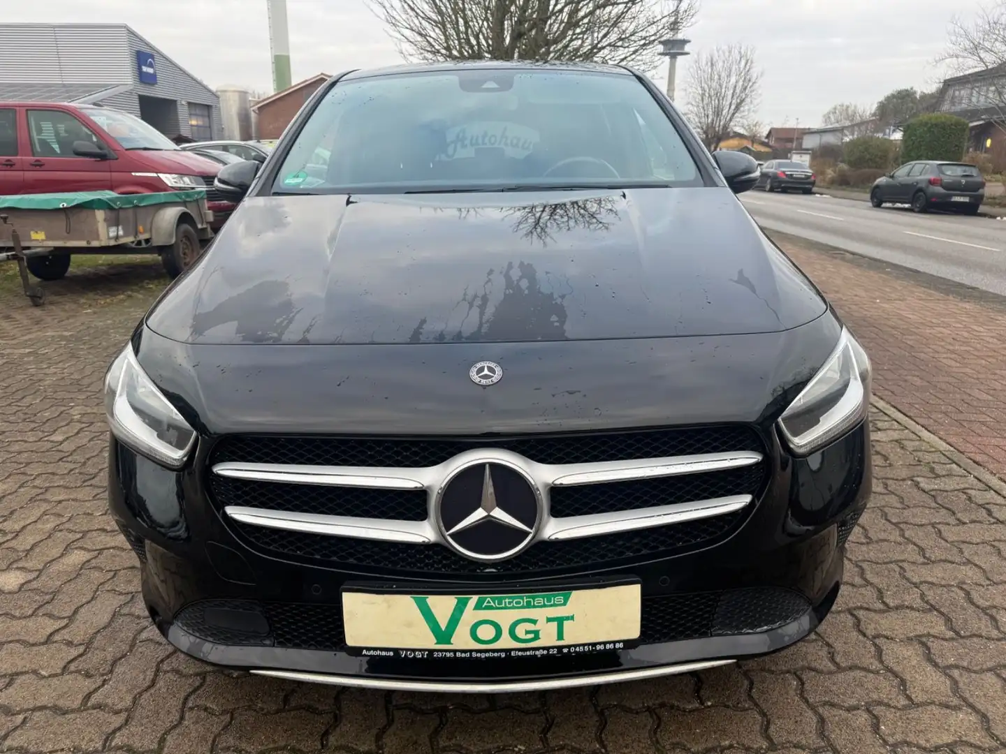 Mercedes-Benz B 180 NAVI/TEMP/SHZ/AHK Schwarz - 2