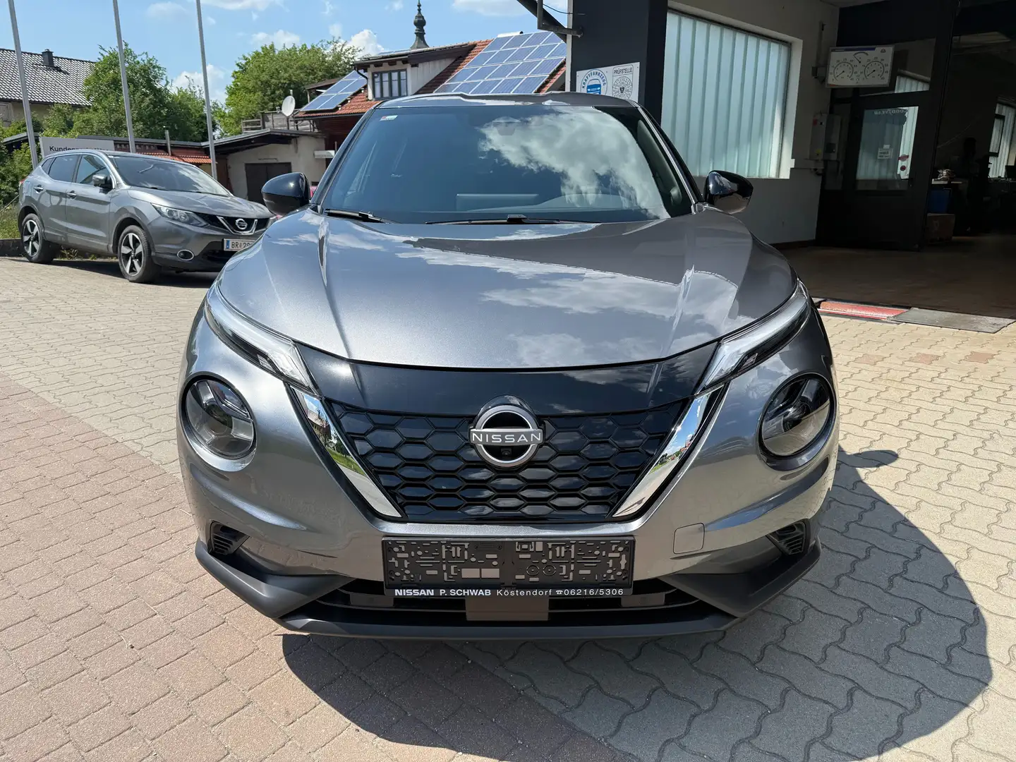 Nissan Juke 1,6 Hybrid N-Connecta+ Aut. mit Finzg. EUR 30.990 Grau - 2