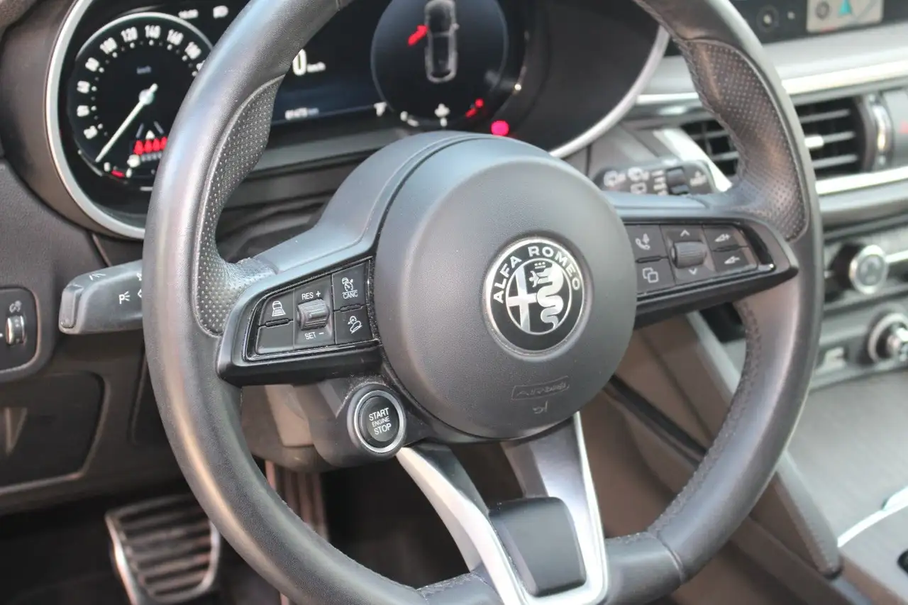 Alfa Romeo Stelvio 2023 — фото 12