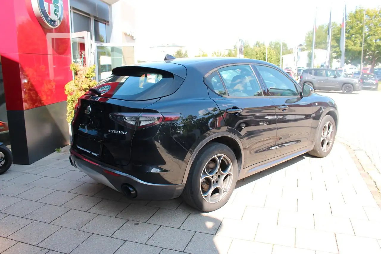 Alfa Romeo Stelvio 2023
