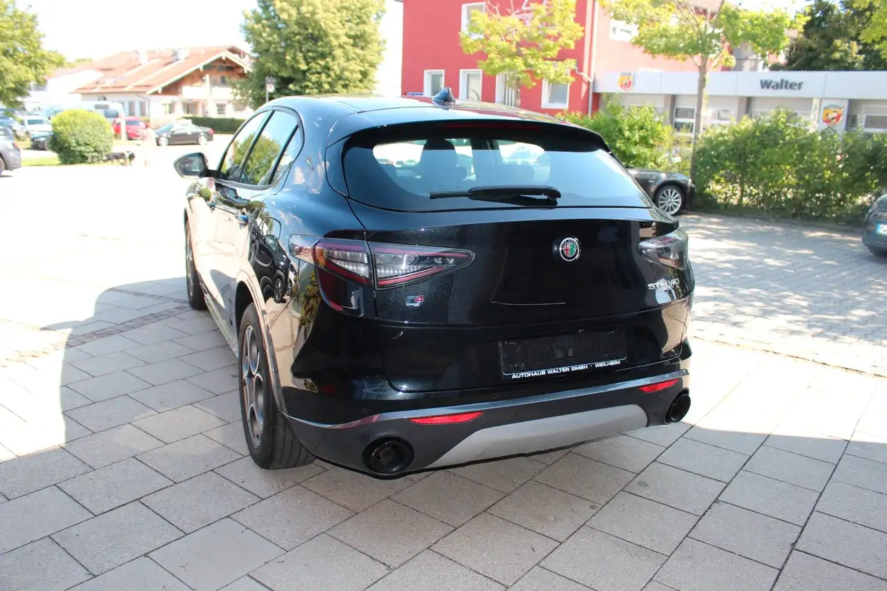 Alfa Romeo Stelvio 2023