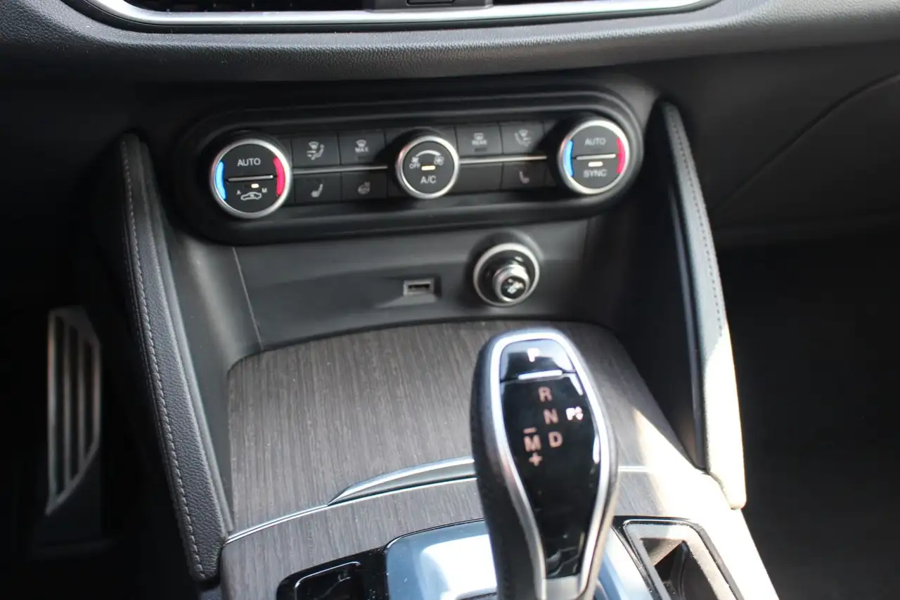 Alfa Romeo Stelvio 2023 — фото 14