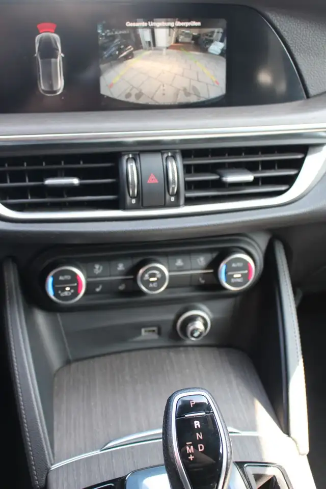 Alfa Romeo Stelvio 2023 — фото 15