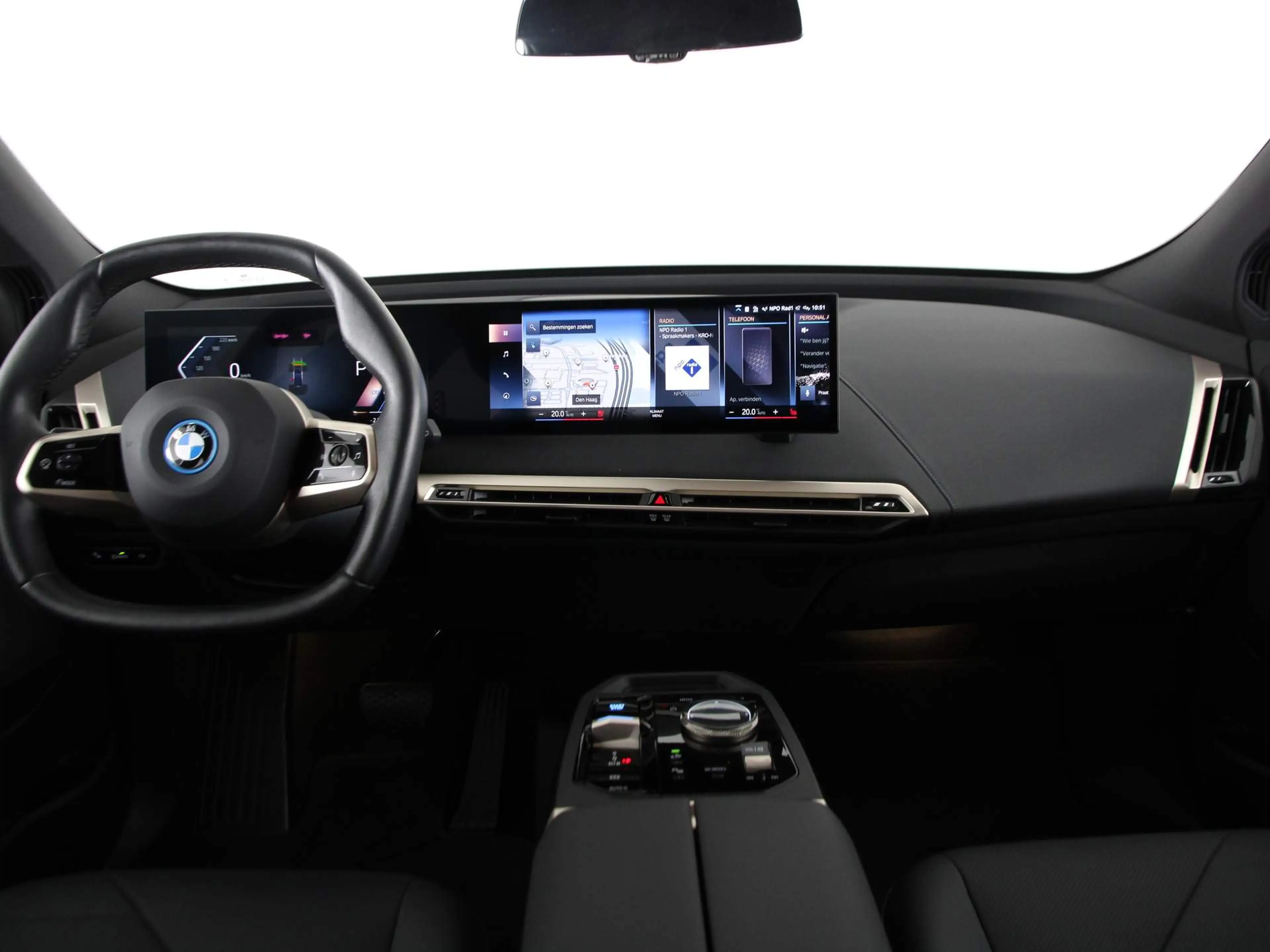 BMW iX xDrive40 Executive — photo 11