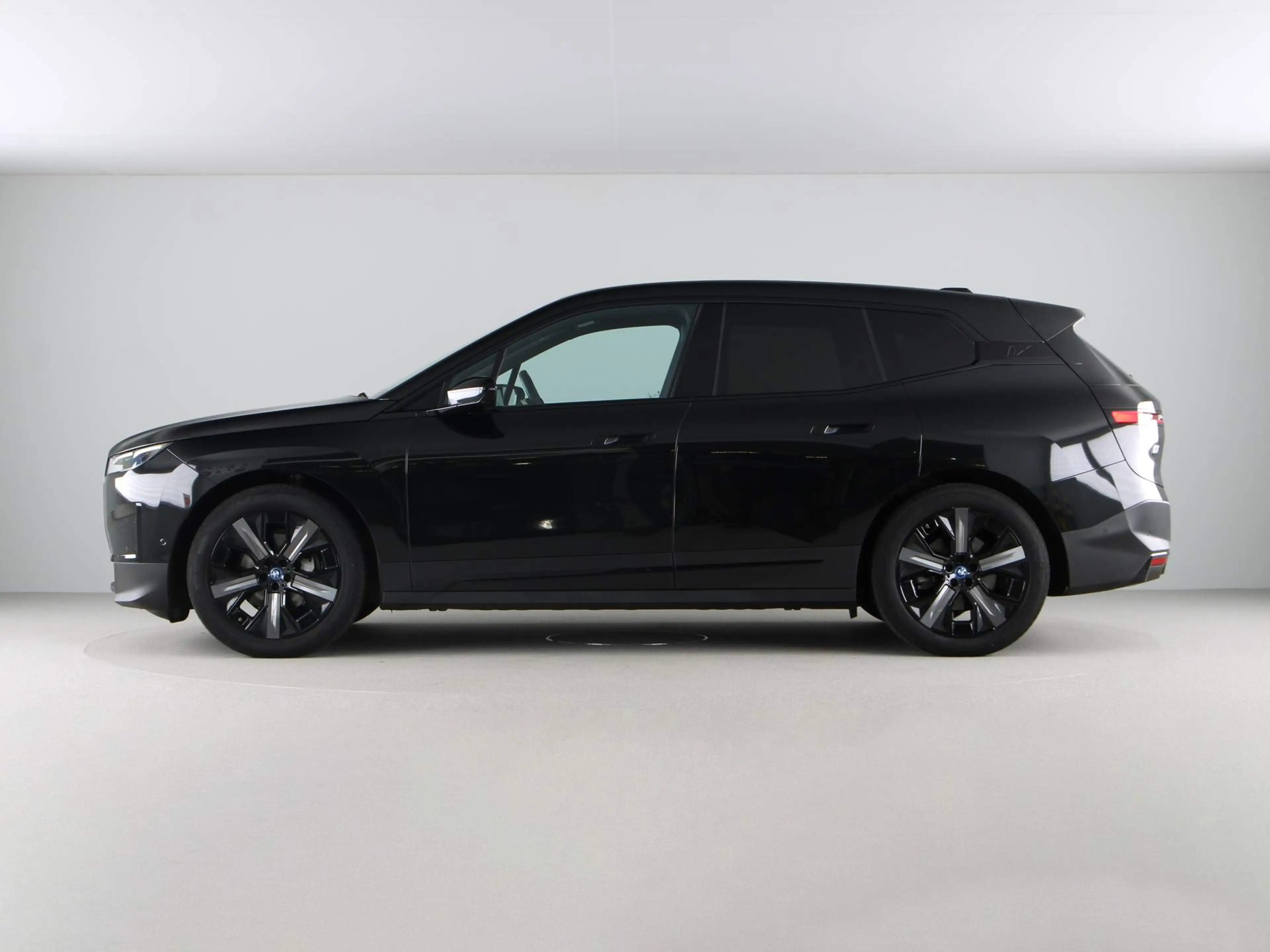 BMW iX xDrive40 Executive — photo 10
