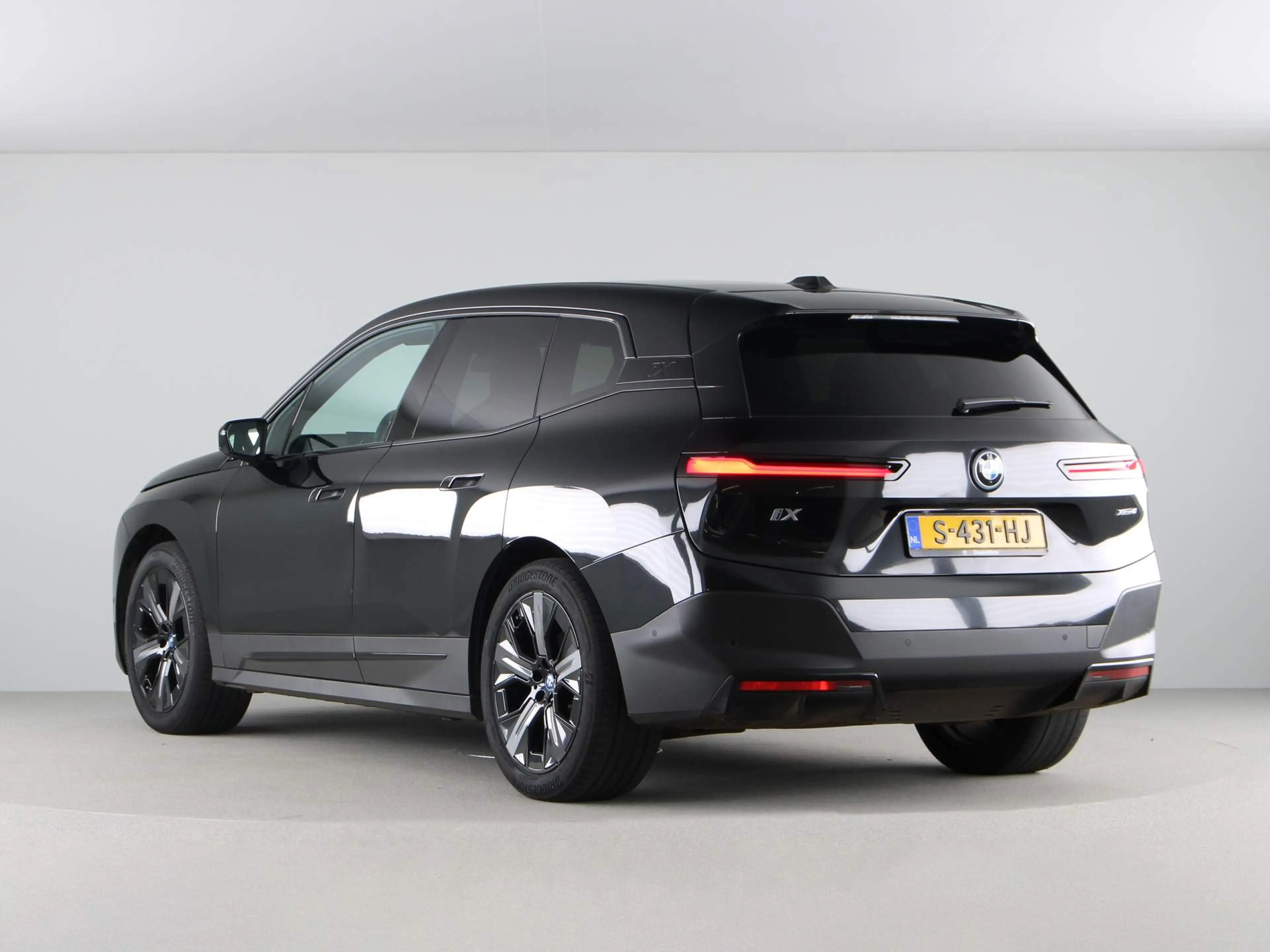 BMW iX xDrive40 Executive — photo 9