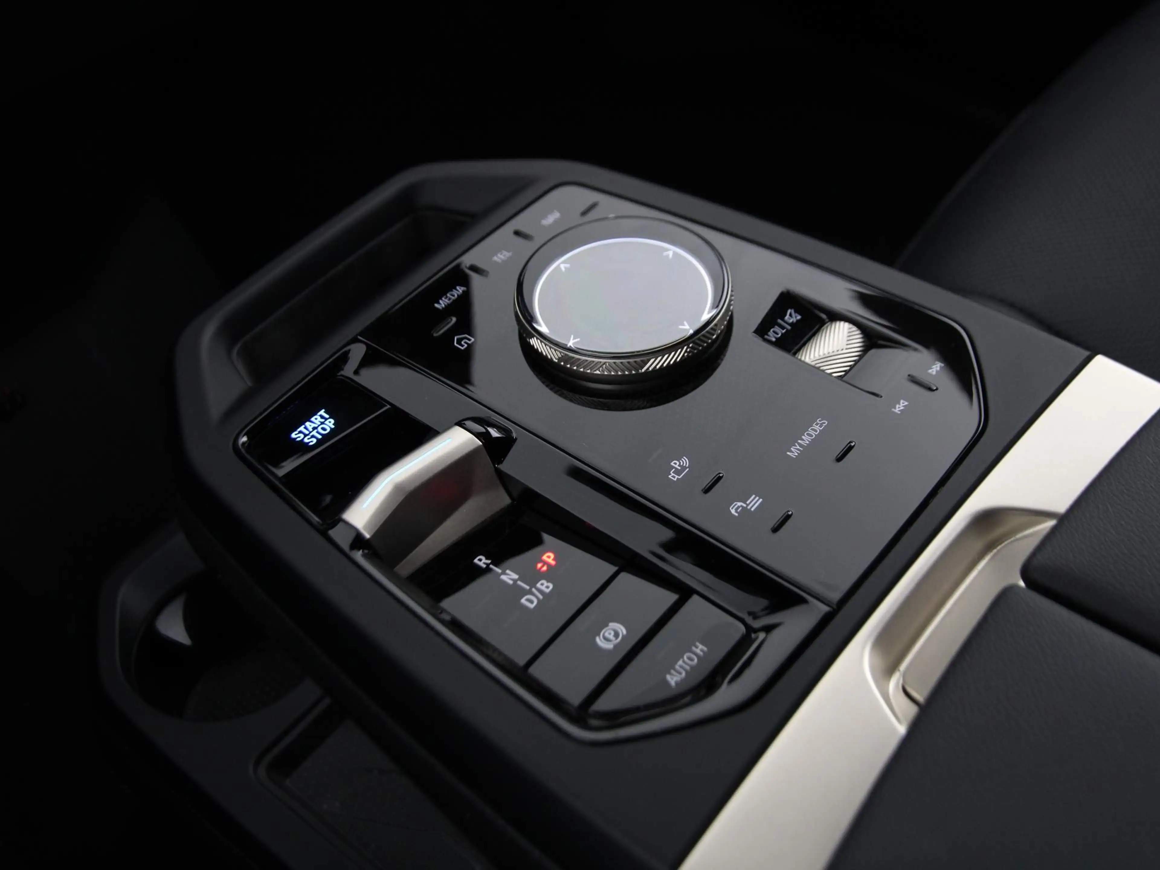 BMW iX xDrive40 Executive — photo 12