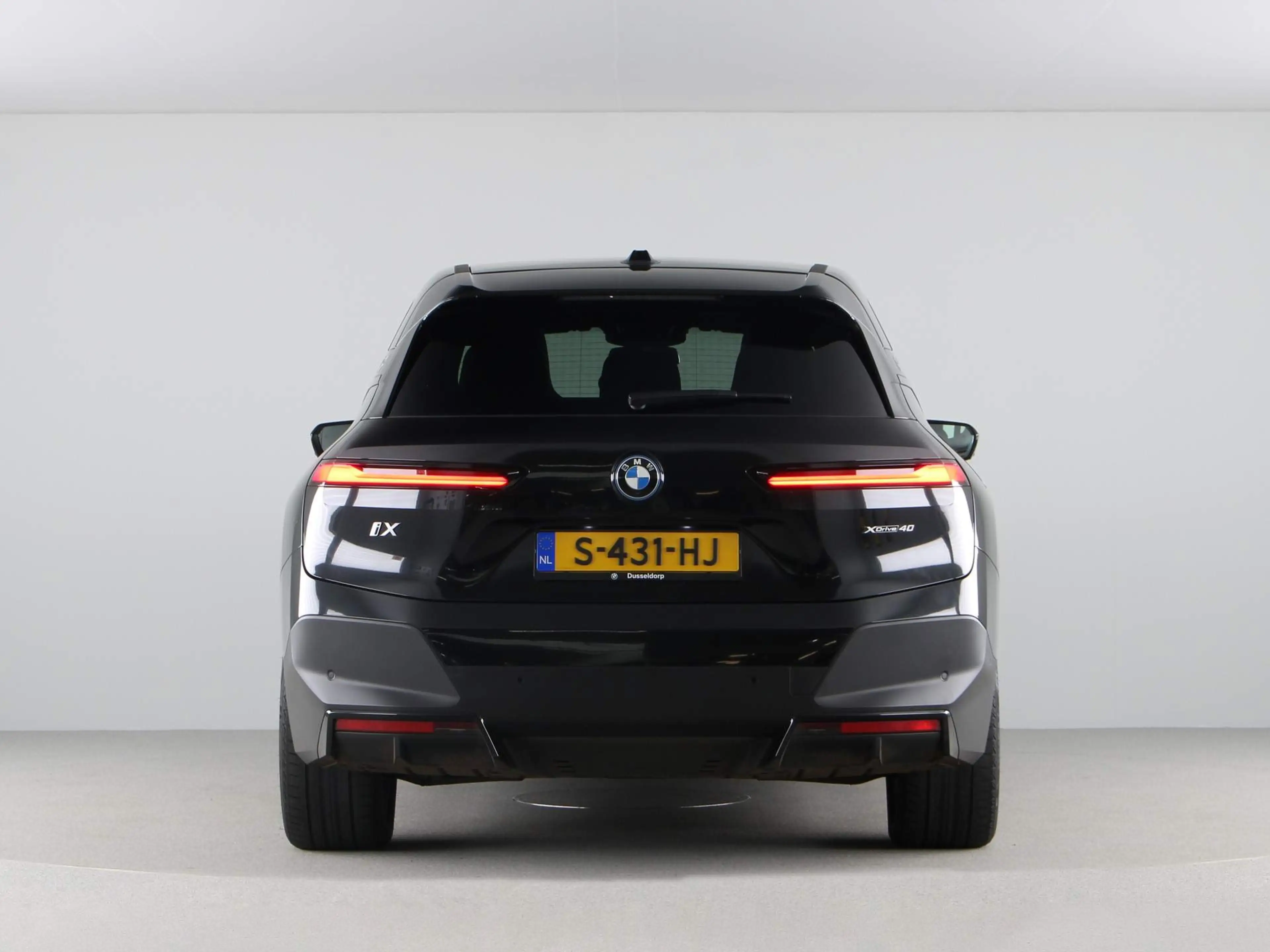 BMW iX xDrive40 Executive — photo 8