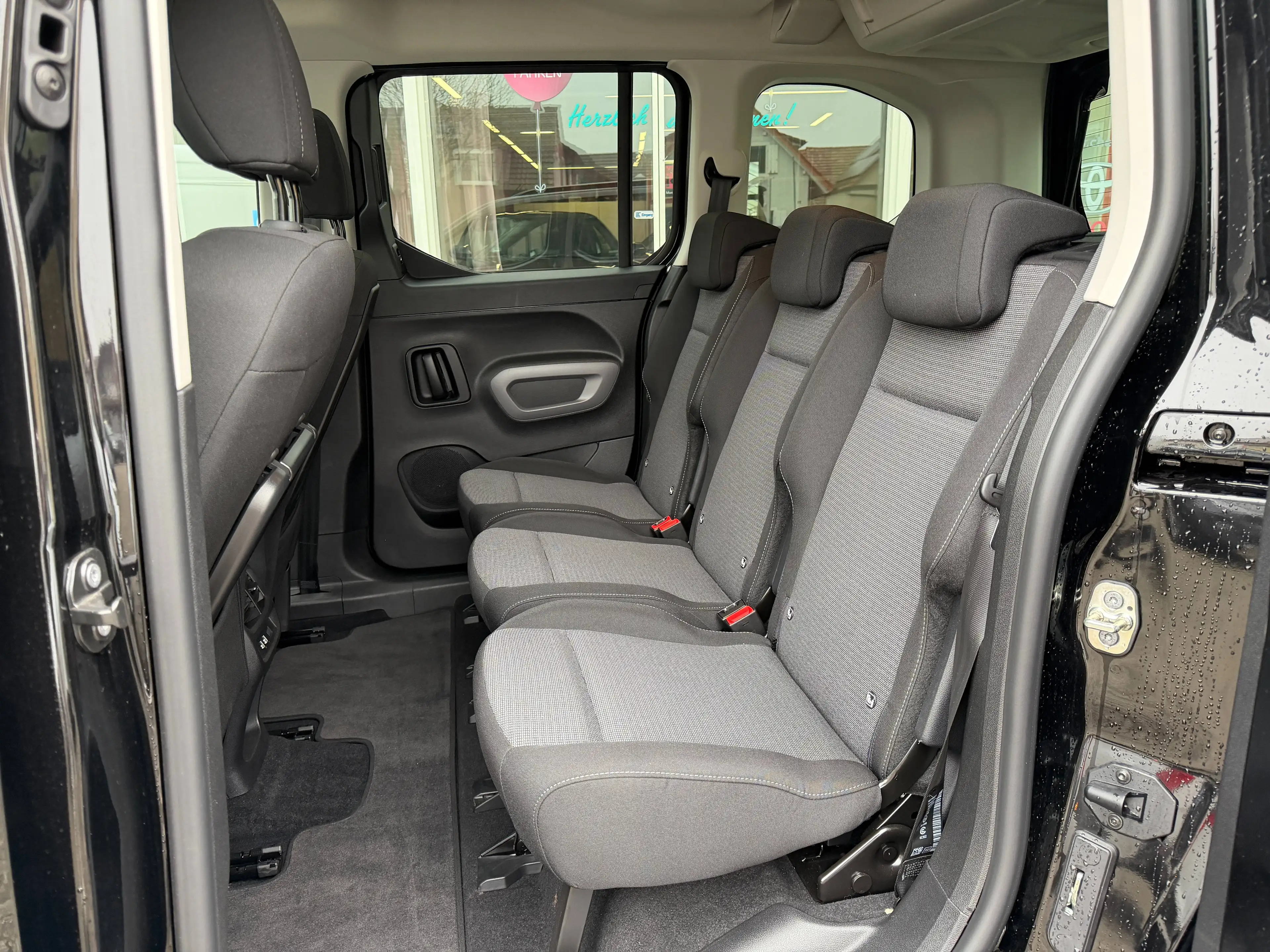 Toyota Proace City L1 Lounge — photo 11