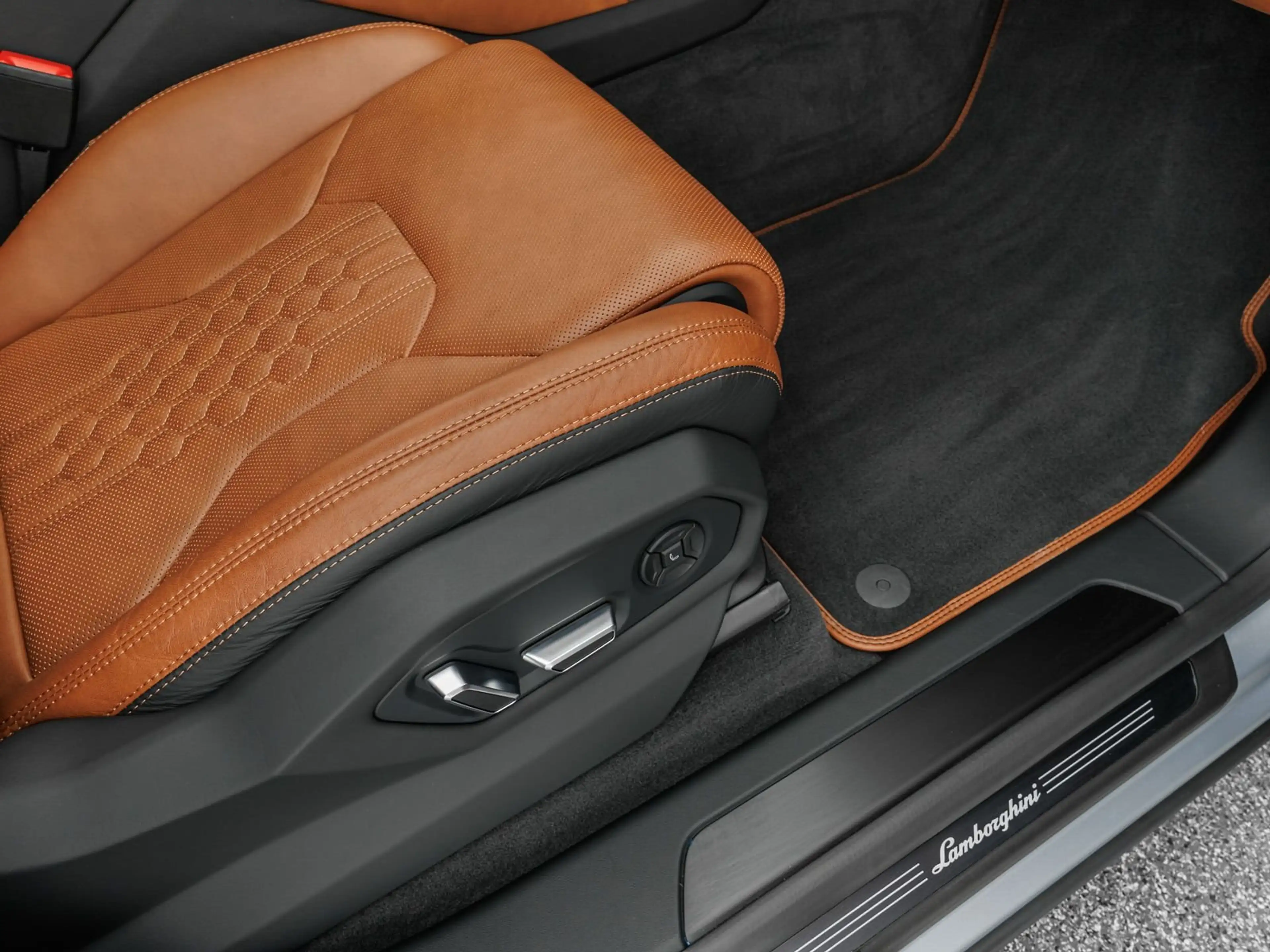 Lamborghini Urus S — photo 14