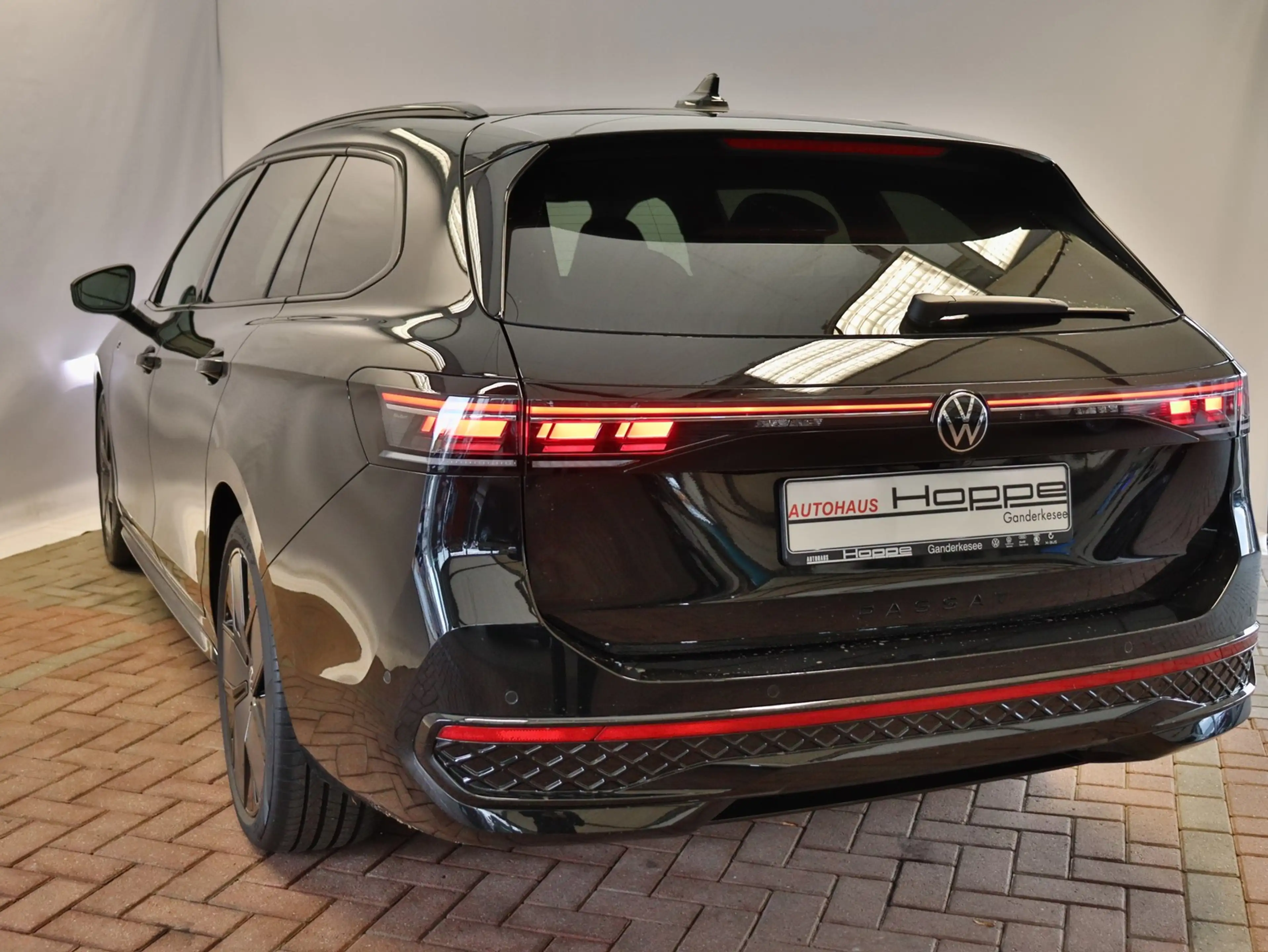 Volkswagen Passat Variant R-Line 2.0TDI DSG+4M+AHK+360°RFK+ACC+HUD — photo 8