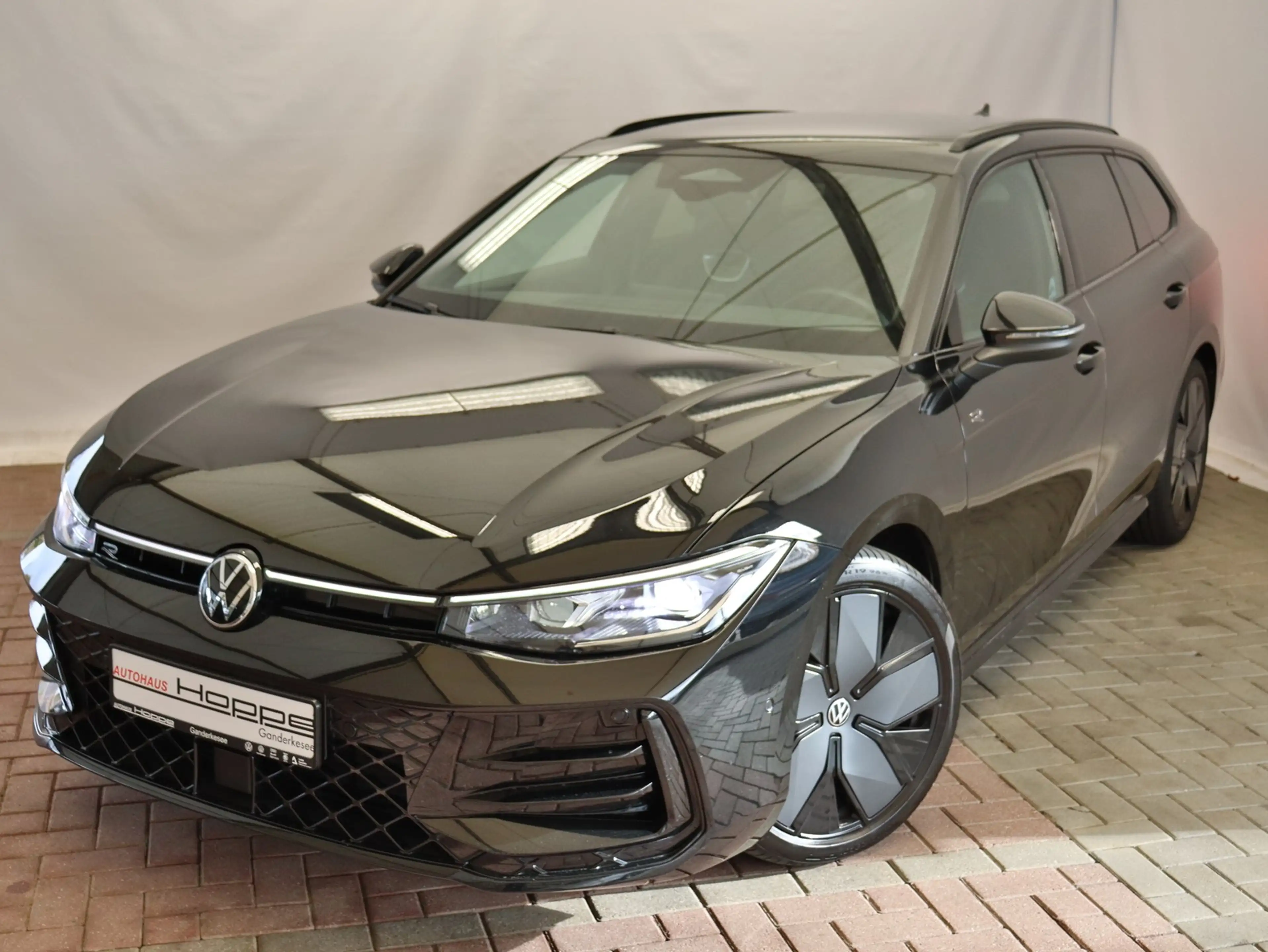 Volkswagen Passat Variant R-Line 2.0TDI DSG+4M+AHK+360°RFK+ACC+HUD — photo 4