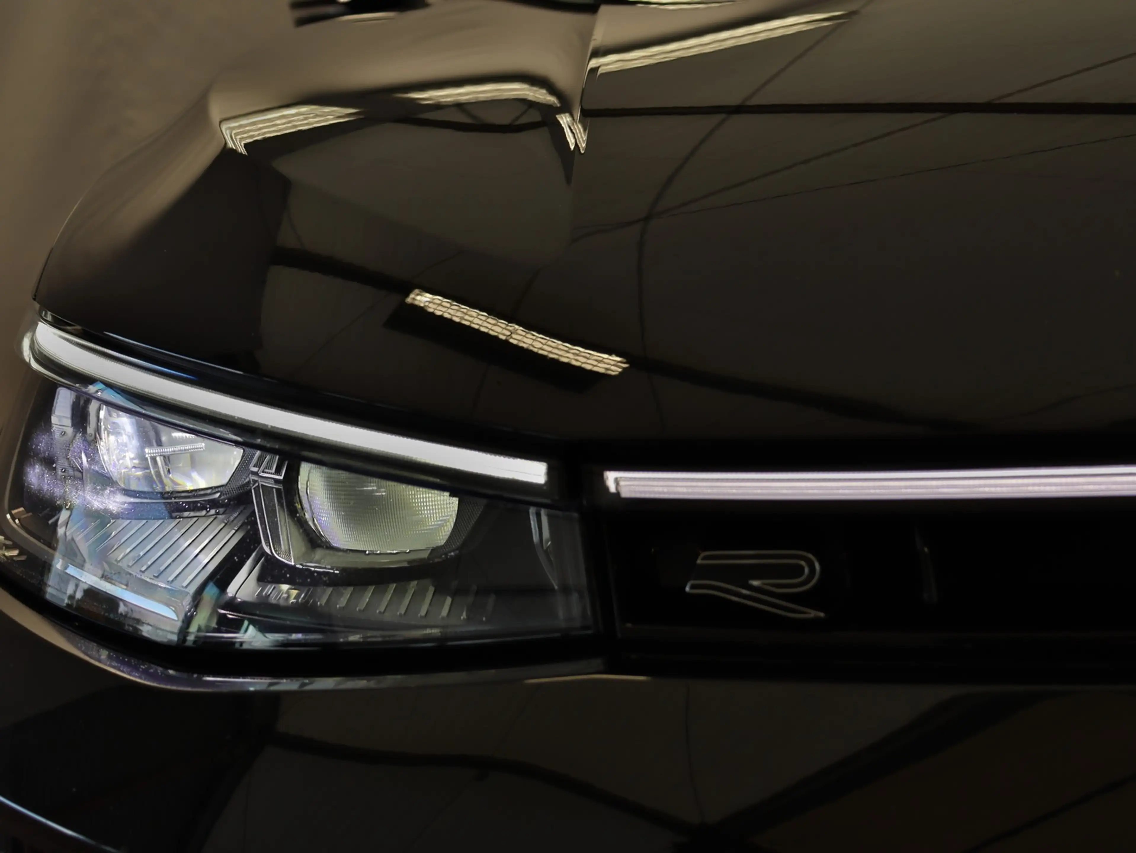 Volkswagen Passat Variant R-Line 2.0TDI DSG+4M+AHK+360°RFK+ACC+HUD — photo 9