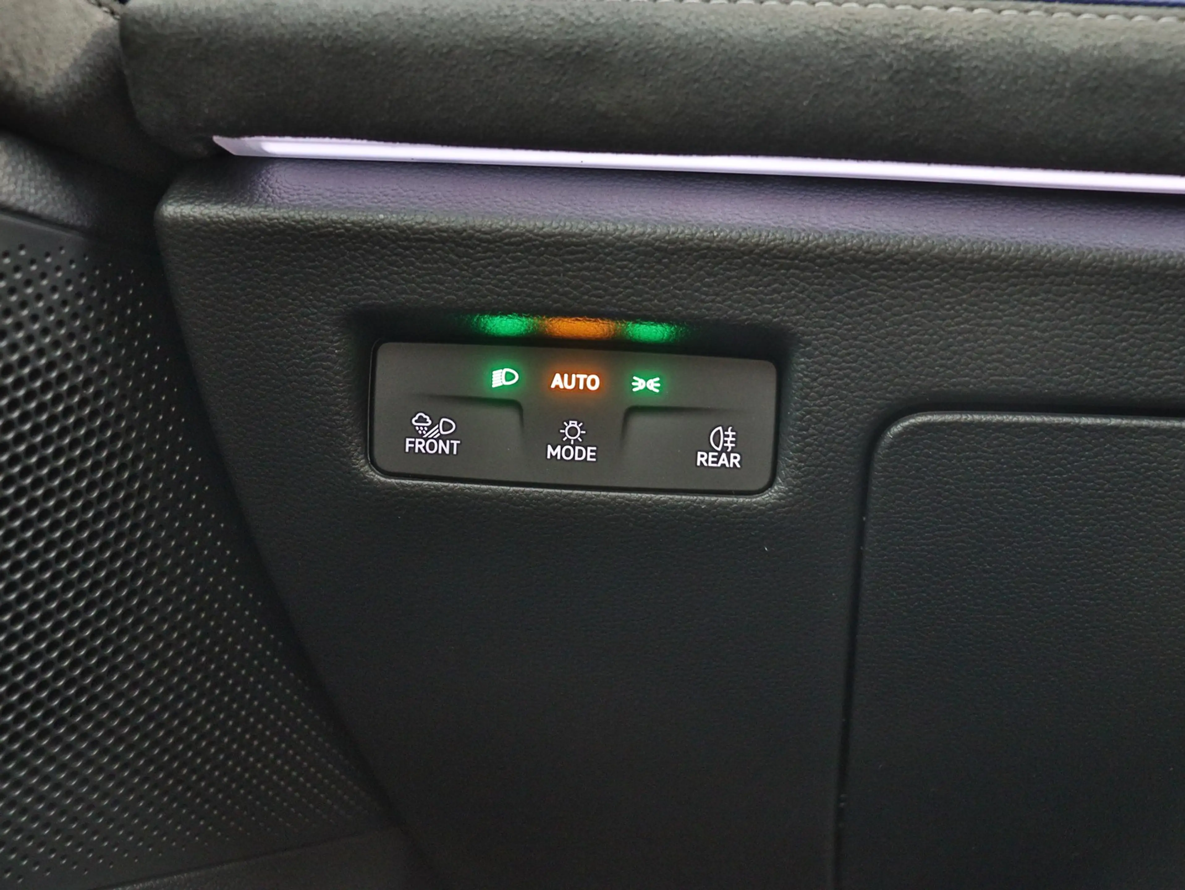 Volkswagen Passat Variant R-Line 2.0TDI DSG+4M+AHK+360°RFK+ACC+HUD — photo 13