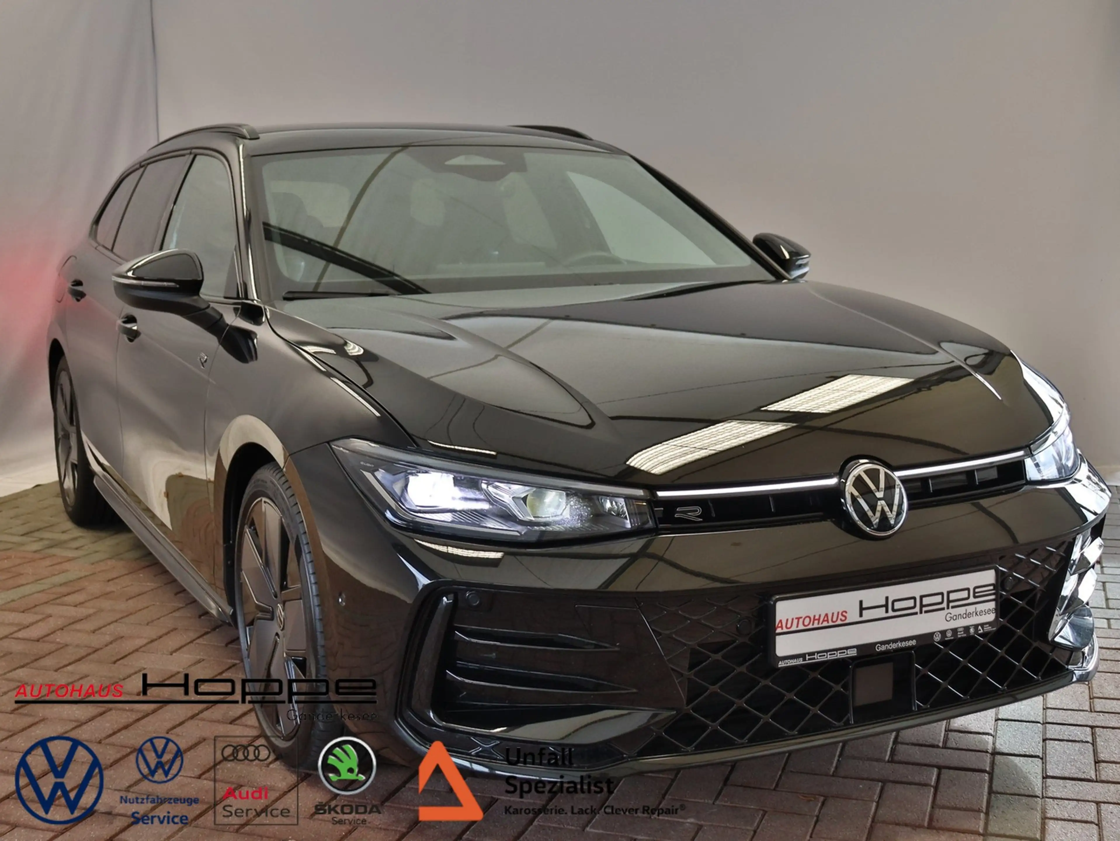 Volkswagen Passat Variant R-Line 2.0TDI DSG+4M+AHK+360°RFK+ACC+HUD