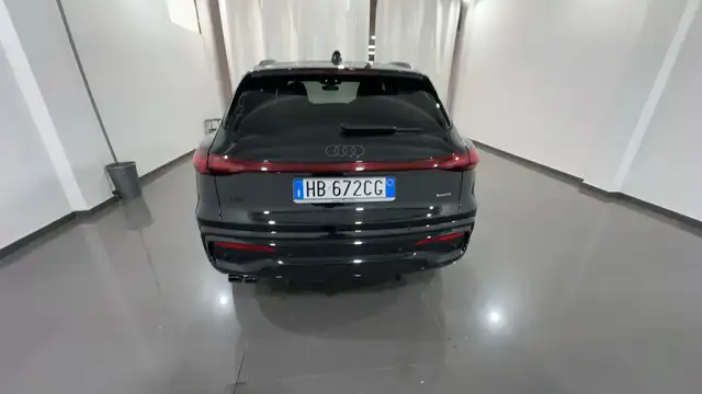 Audi Q5 view 5