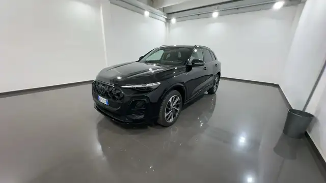 Audi Q5 view 2