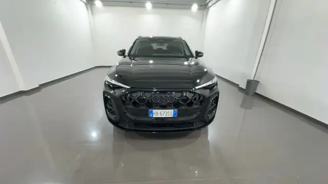 Audi Q5 view 9