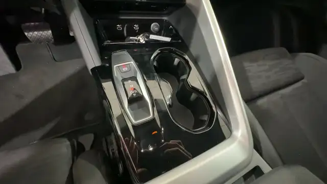 Audi Q5 view 18