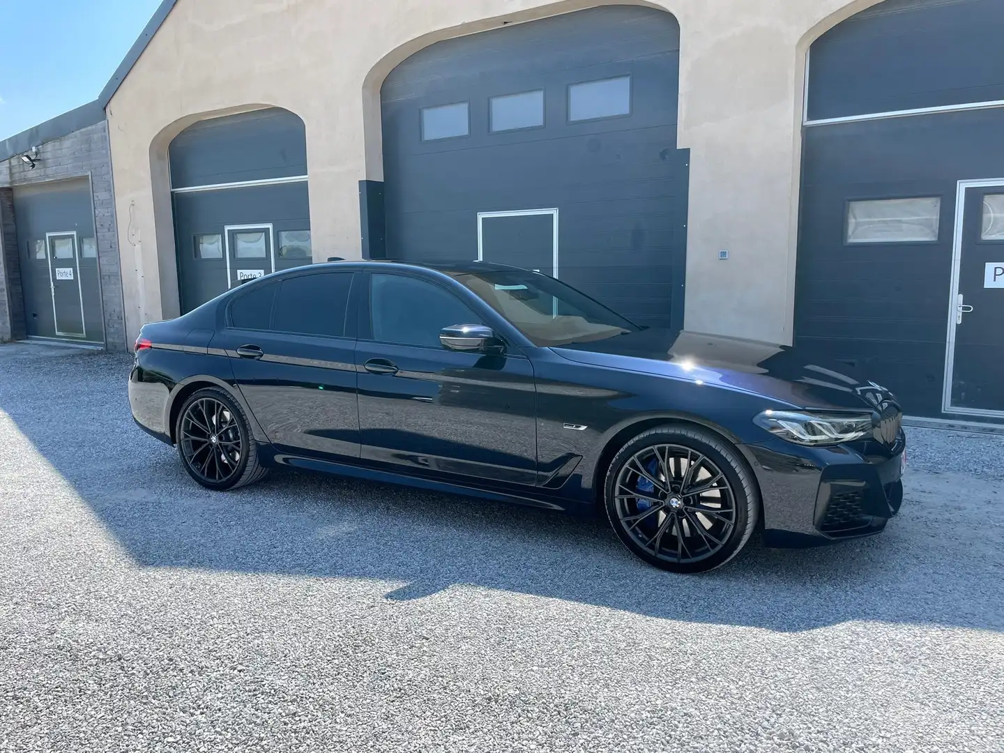 BMW 545 545E XDrive Pack M Zwart - 2