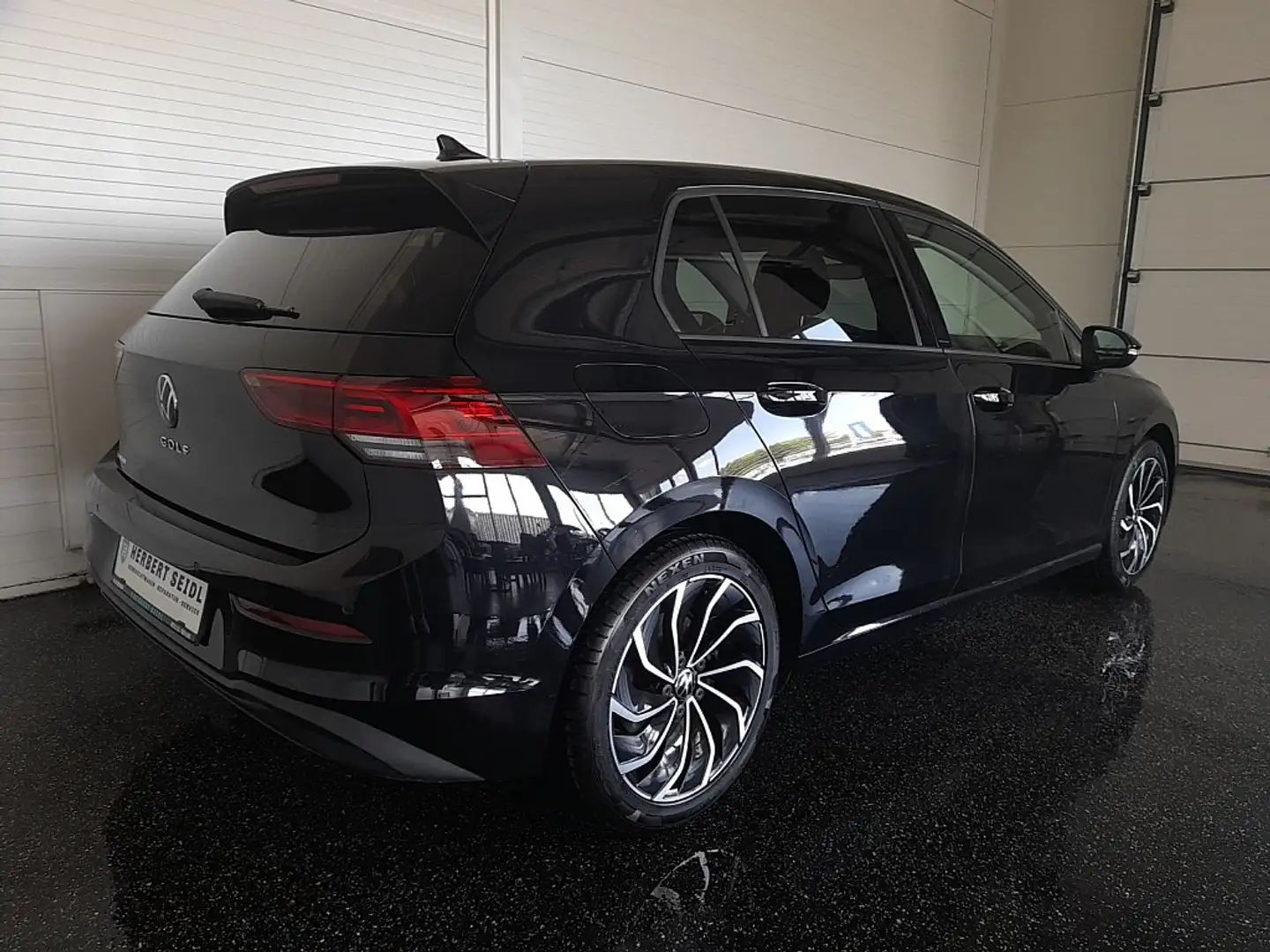 Volkswagen Golf VIII Life 2,0 TDI DSG *DCC / 17 ZOLL / SPORTLIN... Schwarz - 2