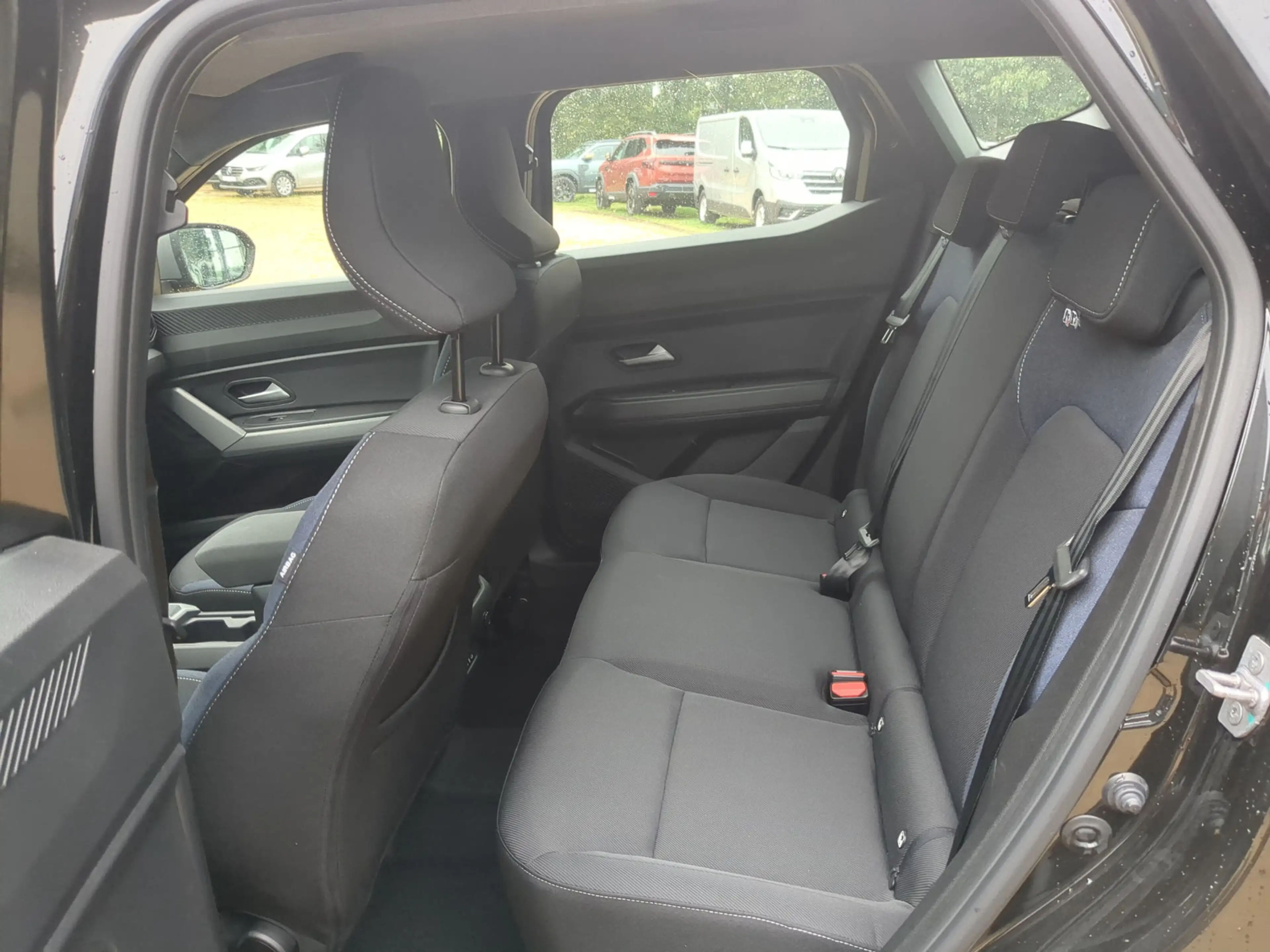 Dacia Duster Tribrid 150 EDC 4x4 Expression GJR+RFK+Winterpaket — photo 10