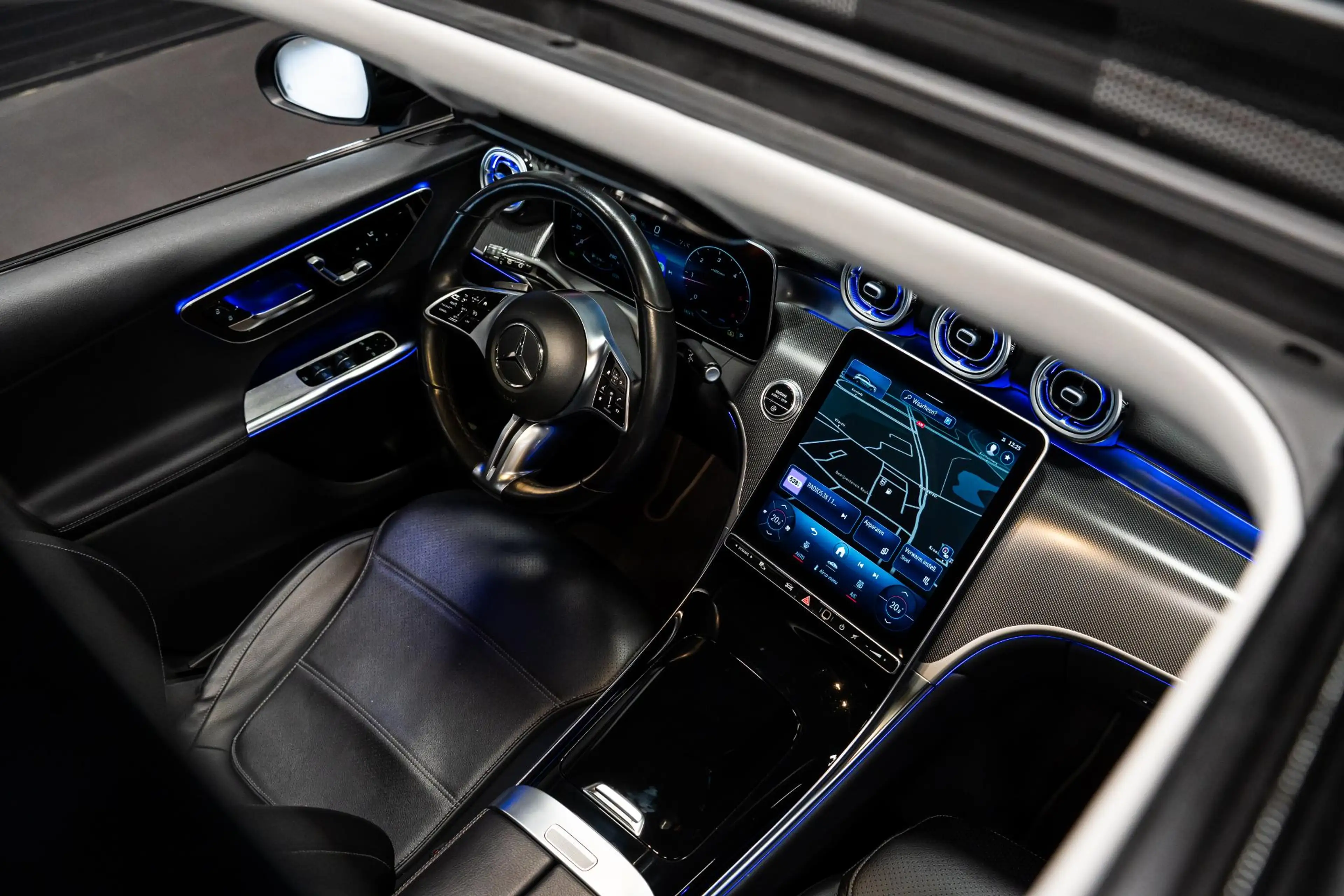 Mercedes-Benz GLC 220 220d 4MATIC Luxury Line *Panorama / Advanced-Plus — photo 28