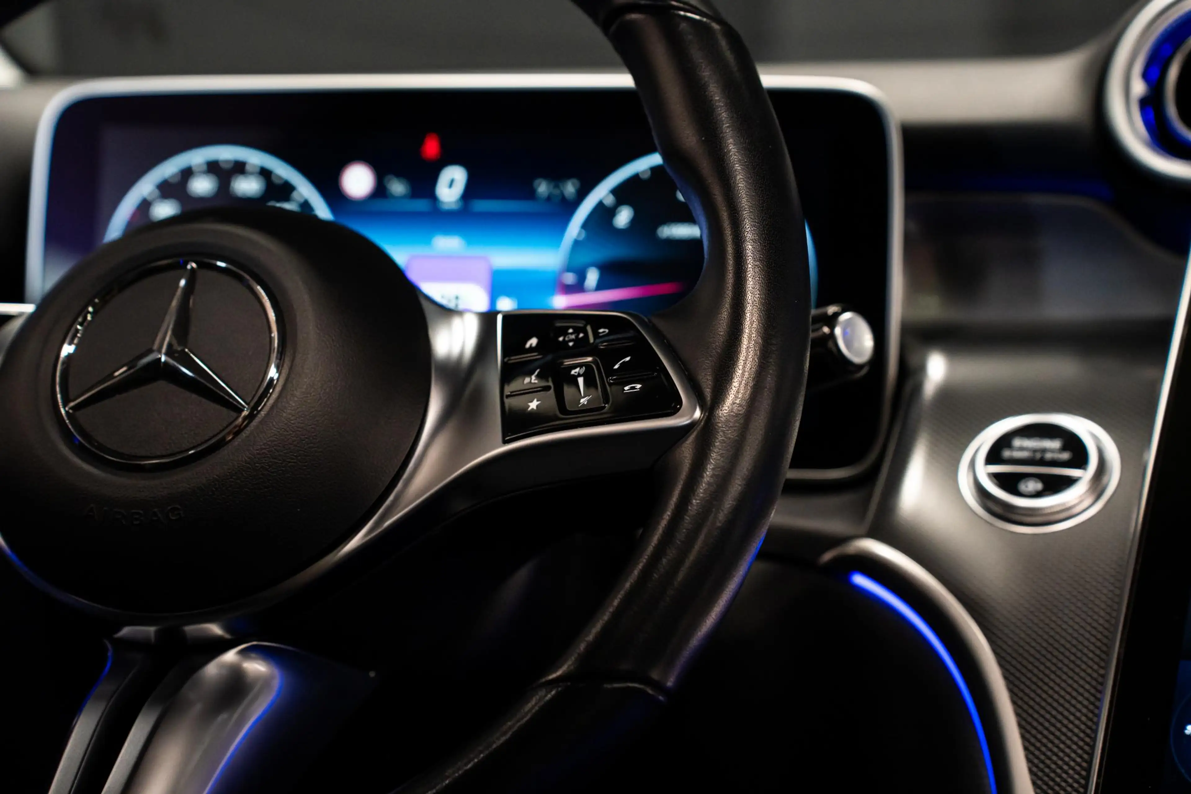 Mercedes-Benz GLC 220 220d 4MATIC Luxury Line *Panorama / Advanced-Plus — photo 35